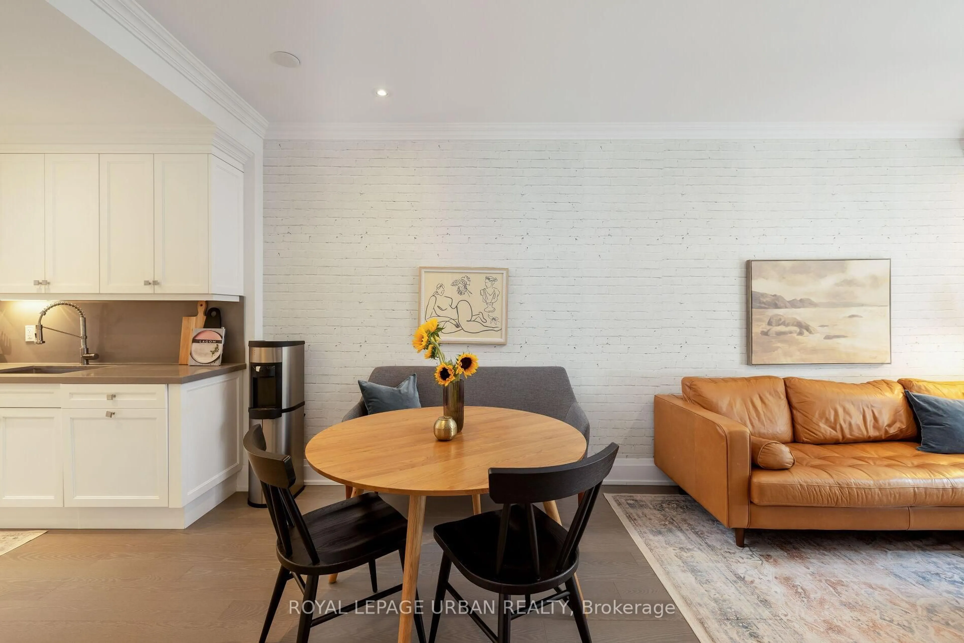 Living room with furniture, wood/laminate floor for 1900 Bayview Ave #223, Toronto Ontario M4G 0A6