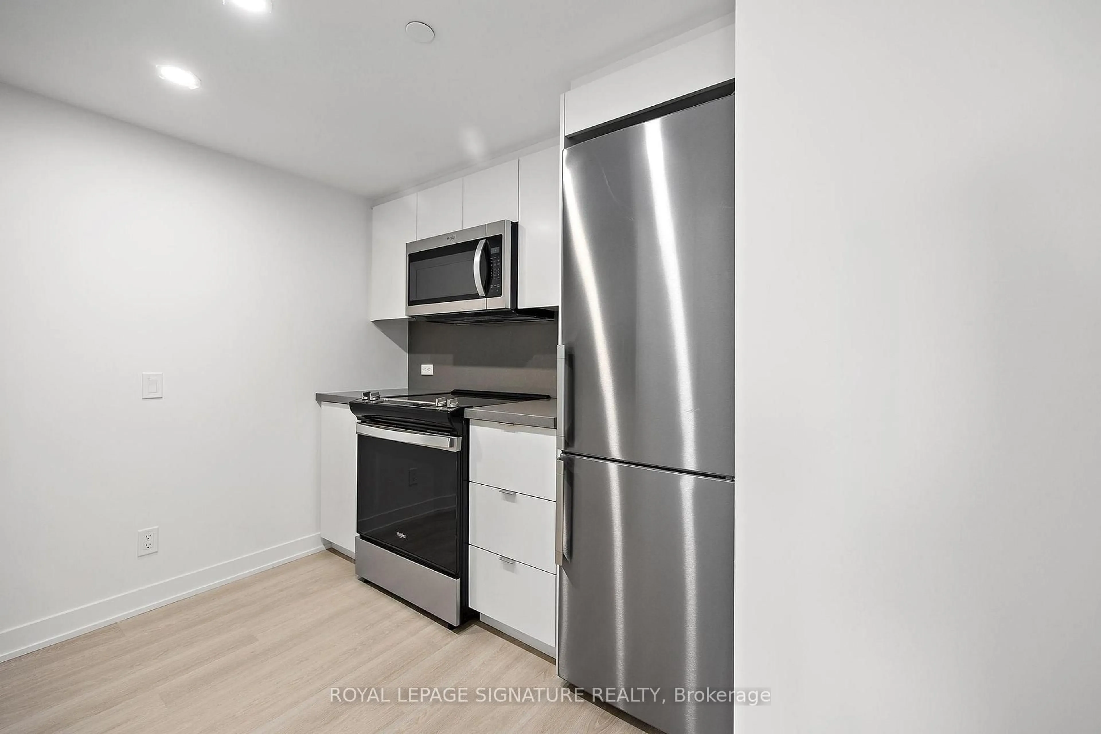 Standard kitchen, unknown for 30 Tretti Way #824, Toronto Ontario M3H 0E3