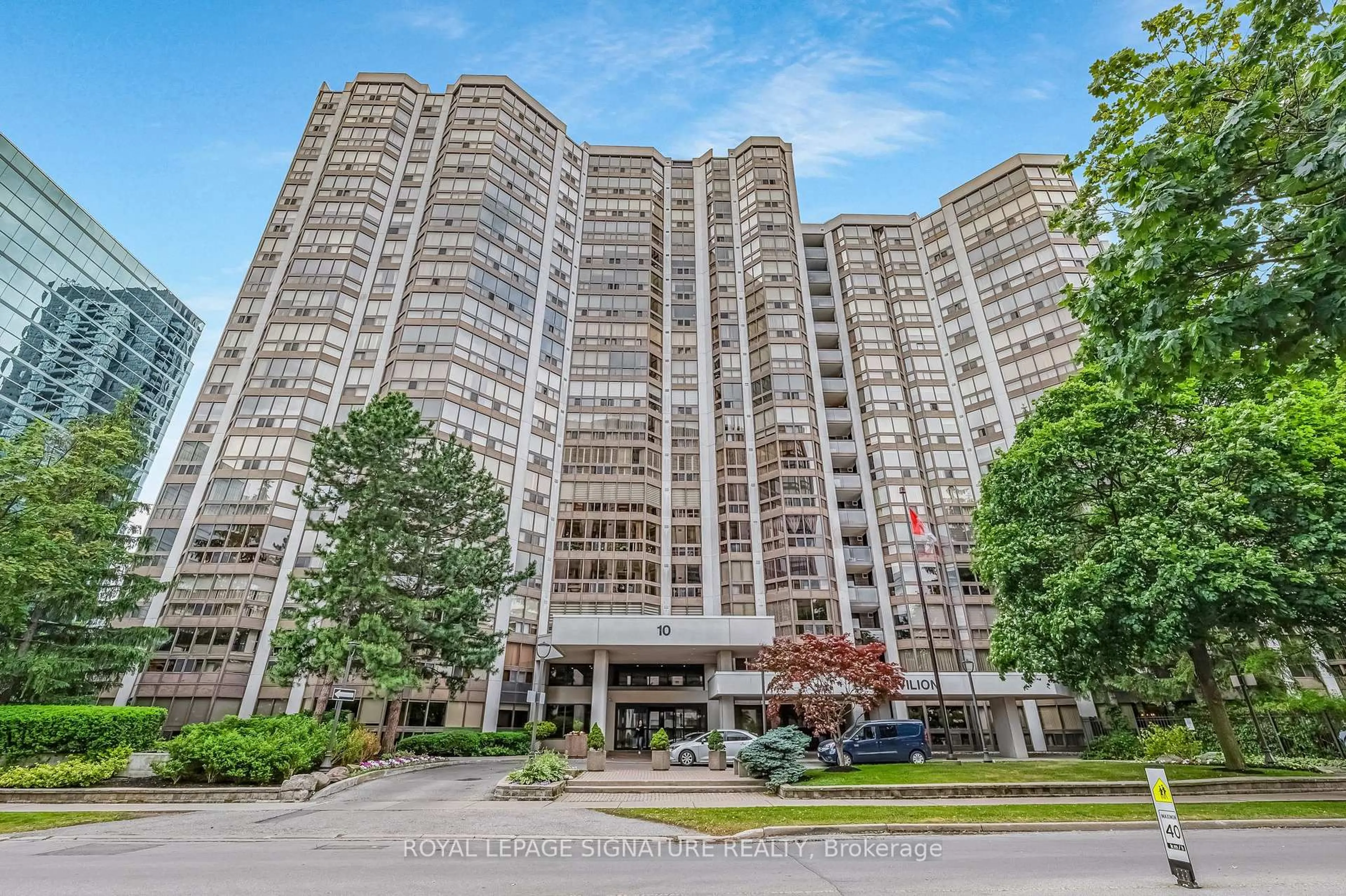 Indoor foyer for 10 Kenneth Ave #406, Toronto Ontario M2N 6K6