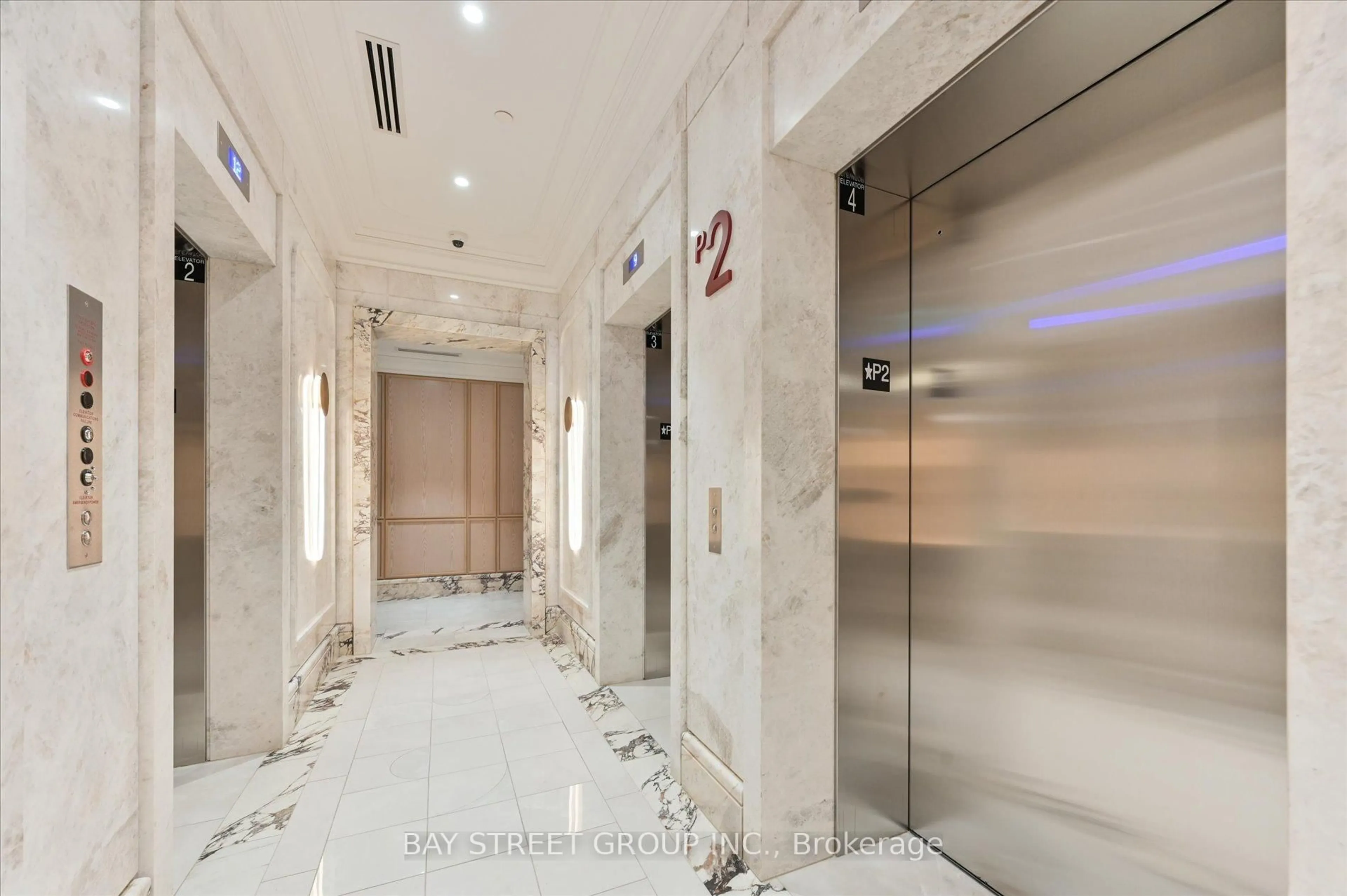 Indoor foyer for 10 Inn On The Park Dr #2704, Toronto Ontario M3C 0P9
