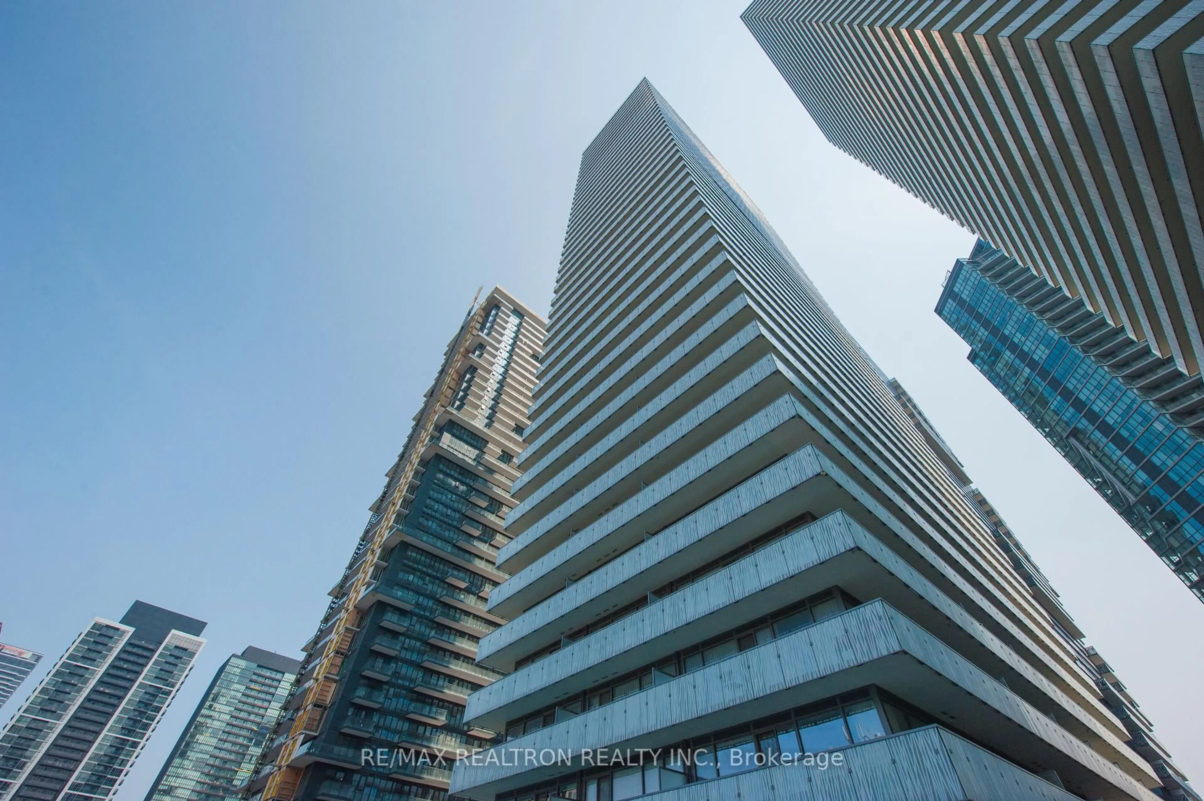 Indoor foyer for 50 Charles St #606, Toronto Ontario M4Y 1T1