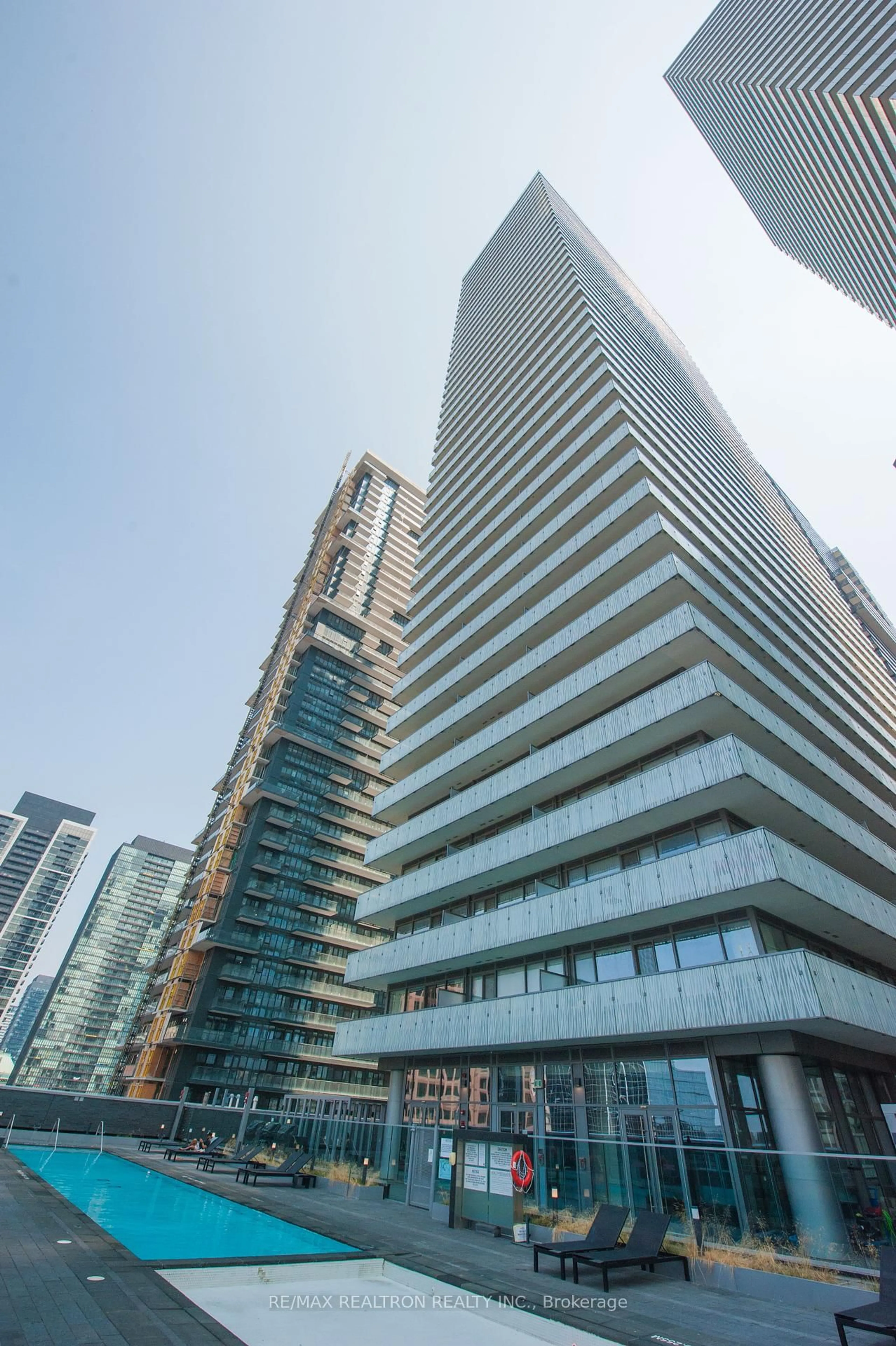 Indoor foyer for 50 Charles St #606, Toronto Ontario M4Y 1T1
