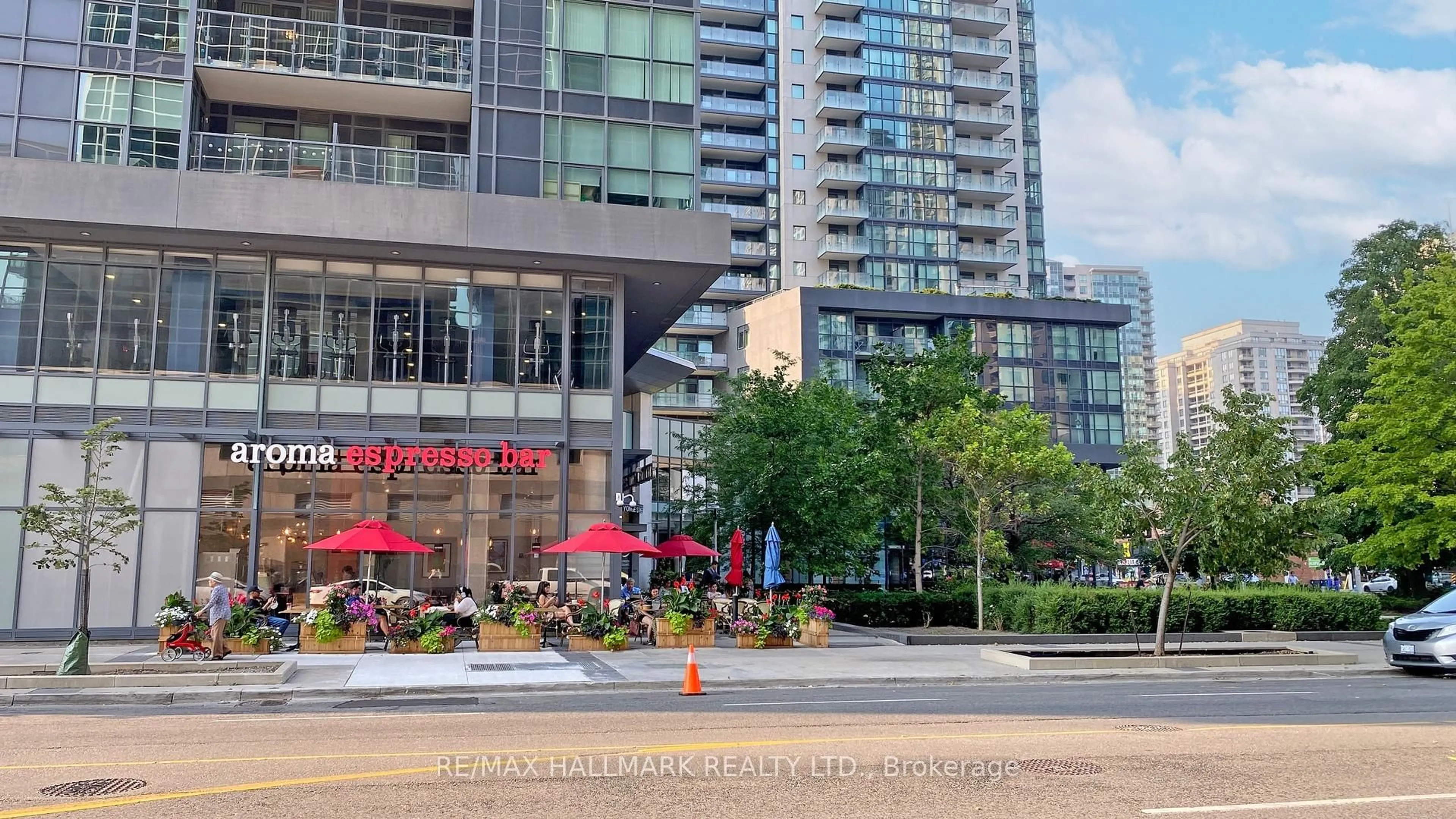Patio, street for 5168 Yonge St #711, Toronto Ontario M2N 0G1