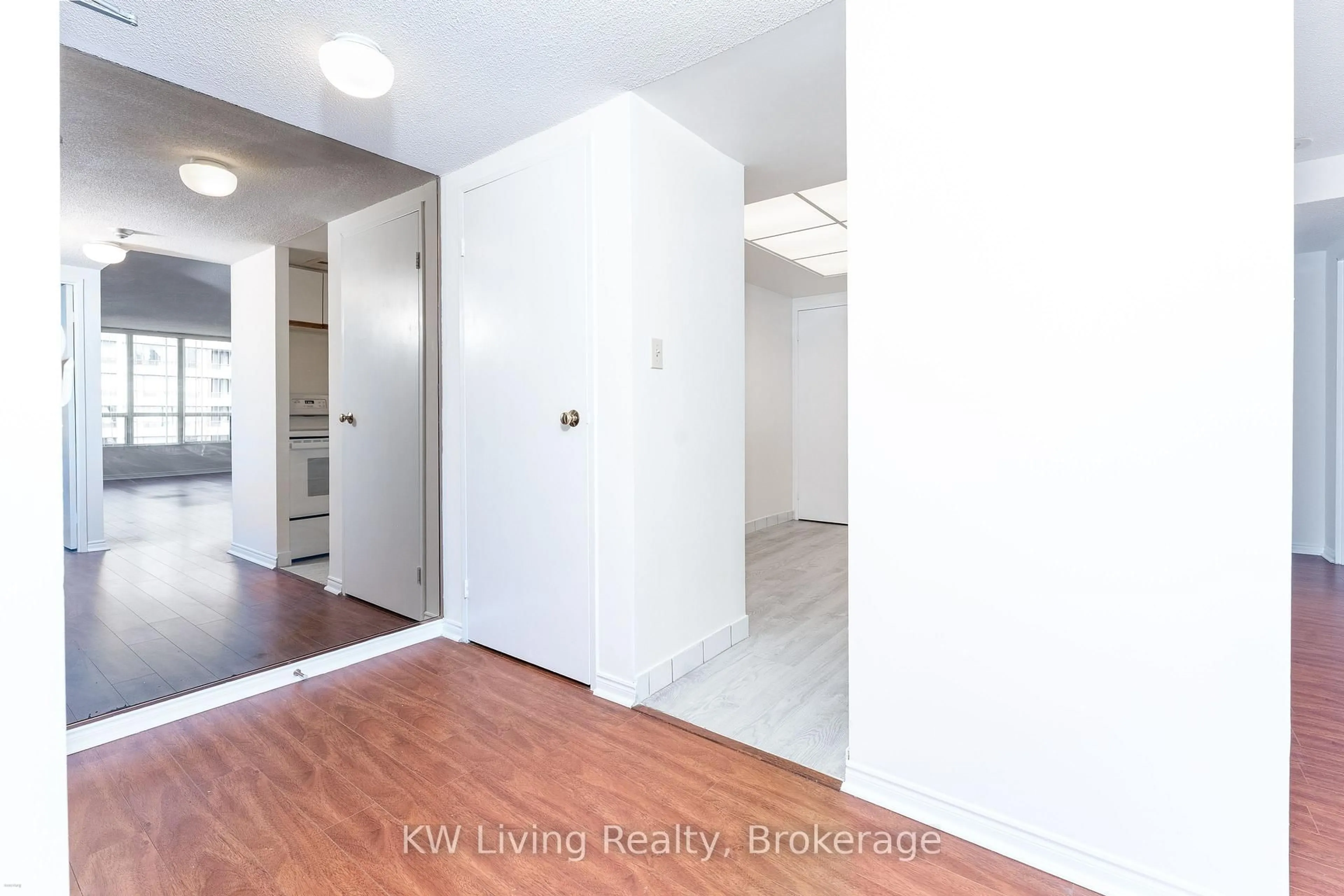 Indoor entryway for 5765 Yonge St #904, Toronto Ontario M2M 4H9