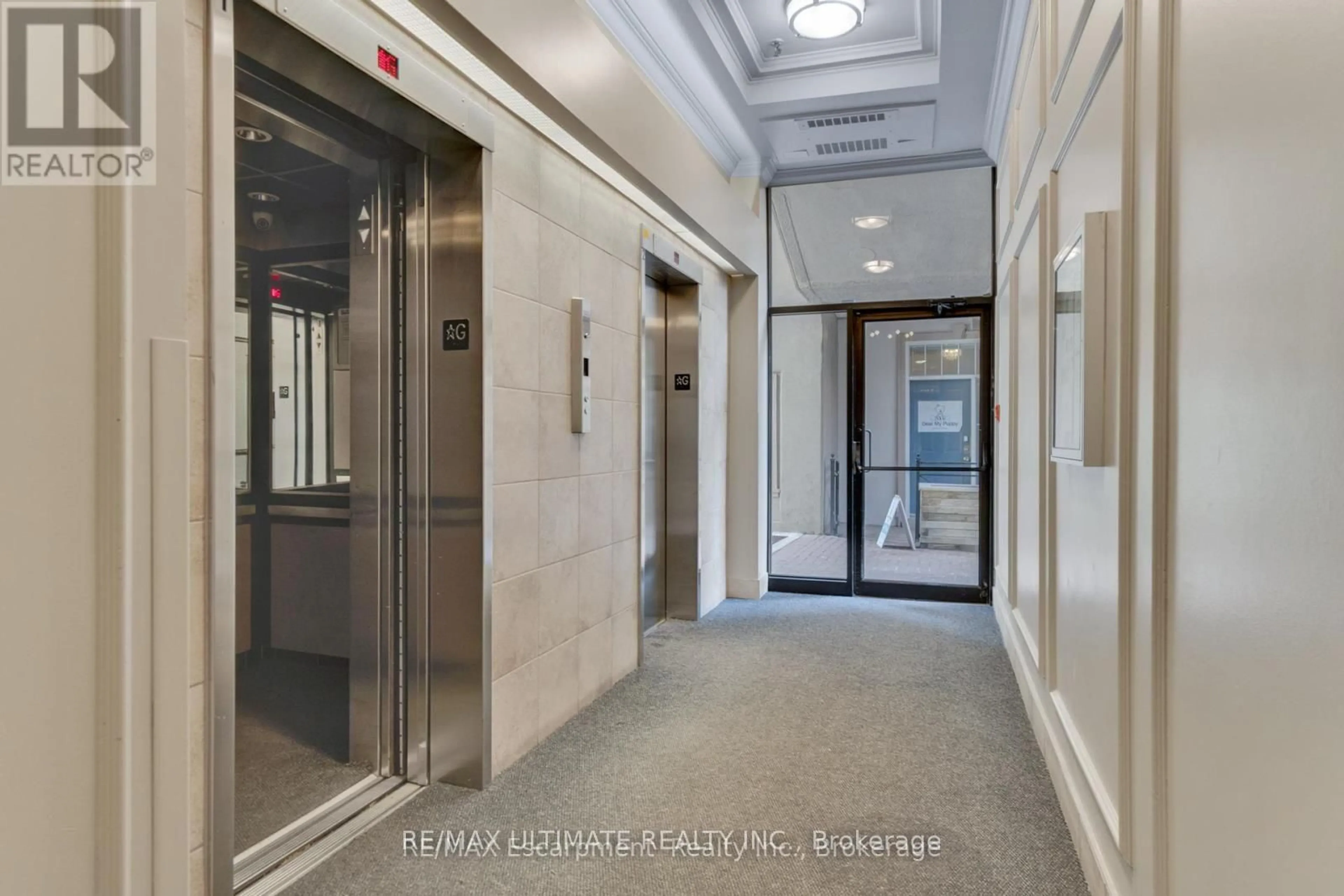 Indoor foyer for 80 Saint Patrick St #217, Toronto Ontario M5T 2X6
