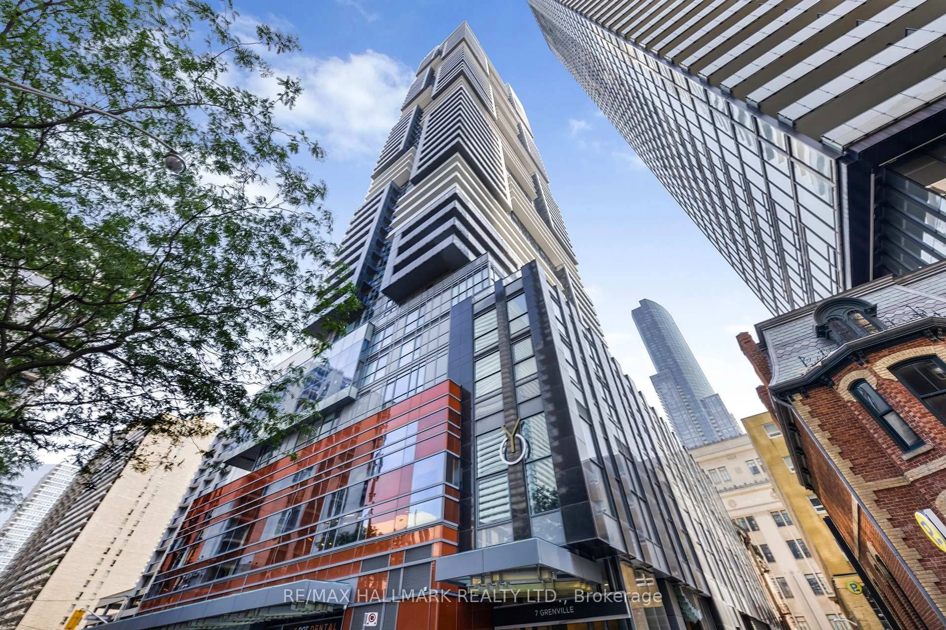 Indoor foyer for 7 Grenville St #5512, Toronto Ontario M4Y 1A1