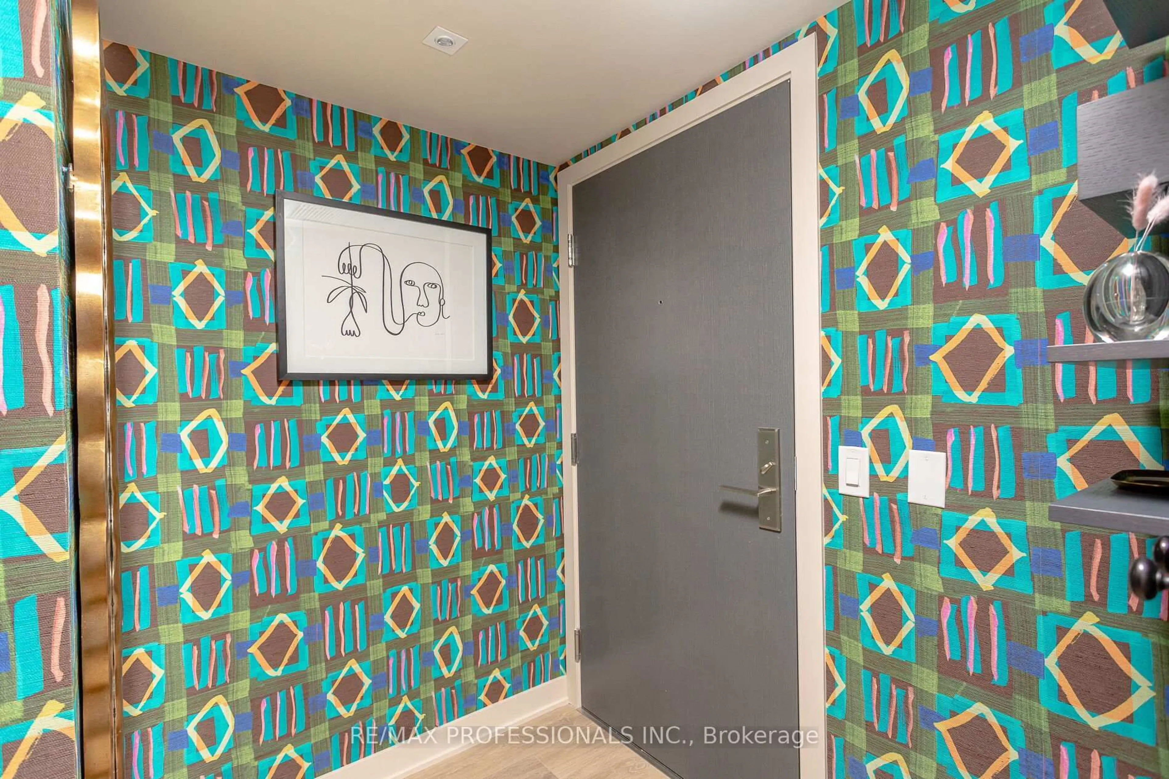 Indoor entryway for 188 Cumberland St #2507, Toronto Ontario M5R 2G3