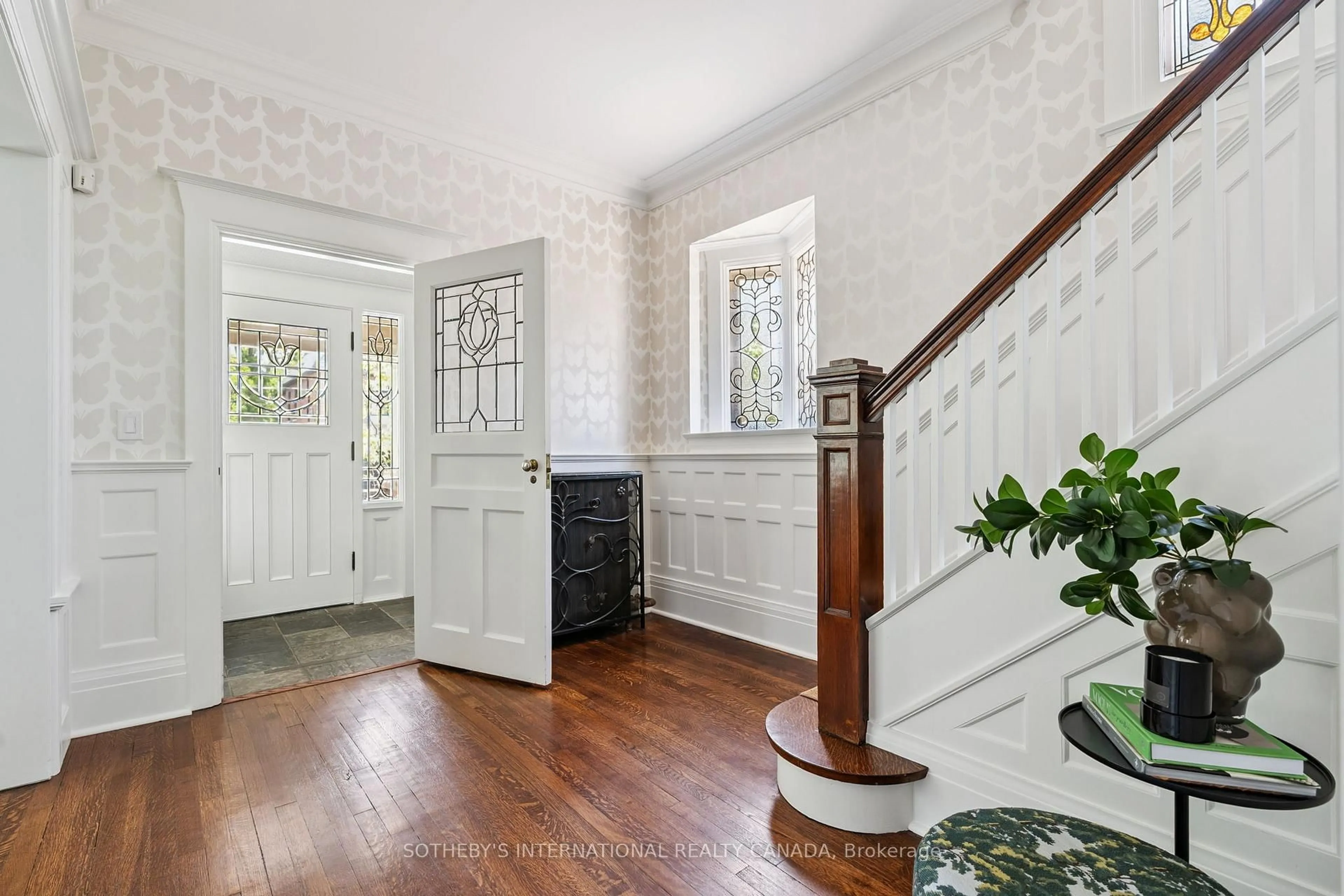 Indoor entryway for 58 Lytton Blvd, Toronto Ontario M4R 1L3