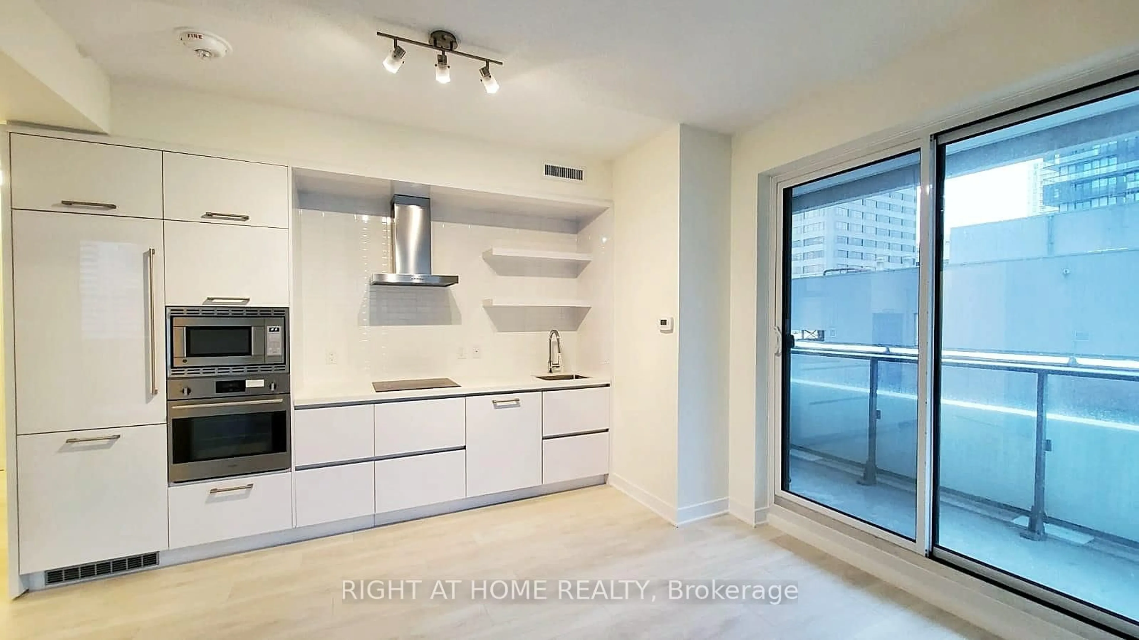 Unknown for 2221 Yonge St #902, Toronto Ontario M4S 0B8