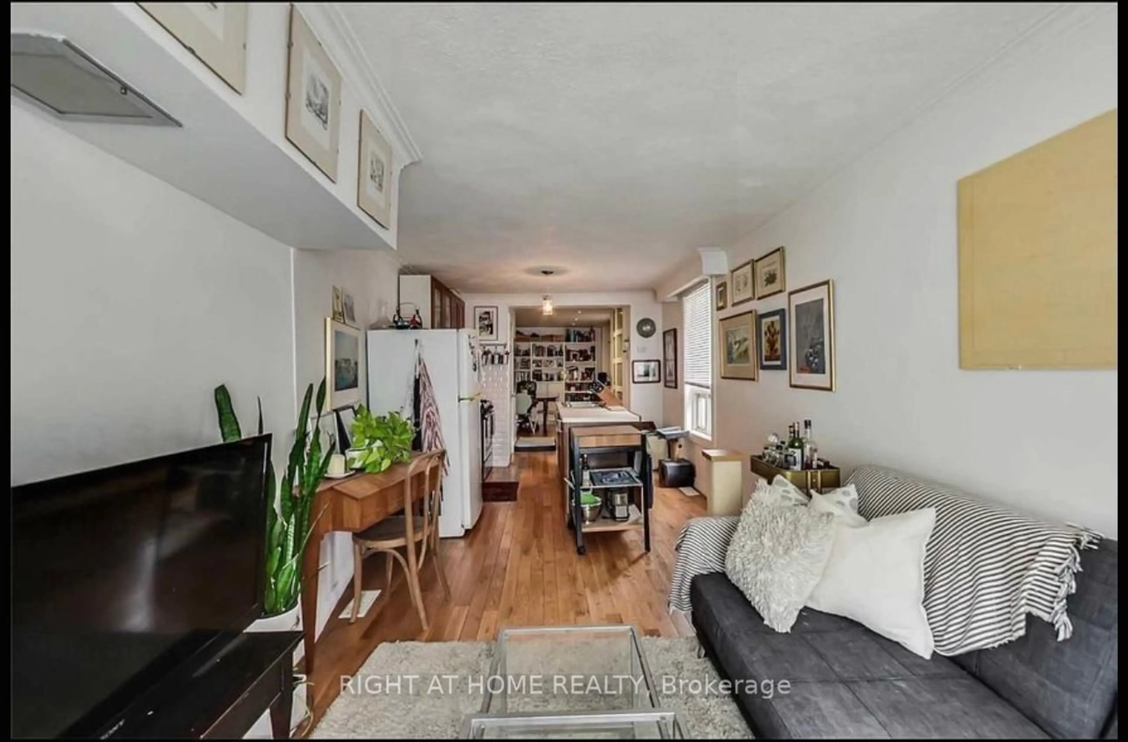 Living room with furniture, unknown for 50 Shirley St, Toronto Ontario M6K 1T1