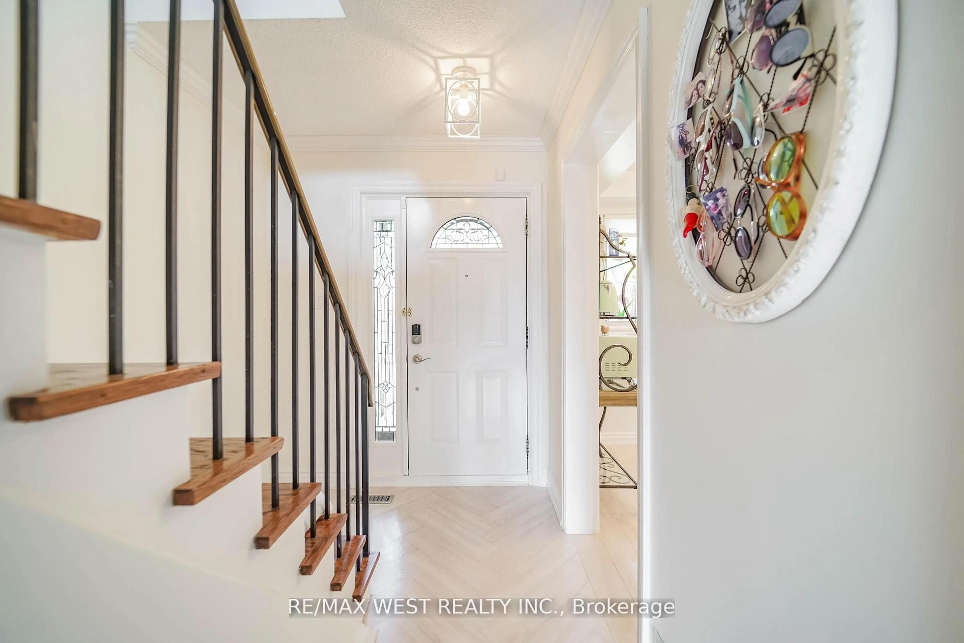 Indoor entryway for 6 Yetta Shepway, Toronto Ontario M2J 1X9
