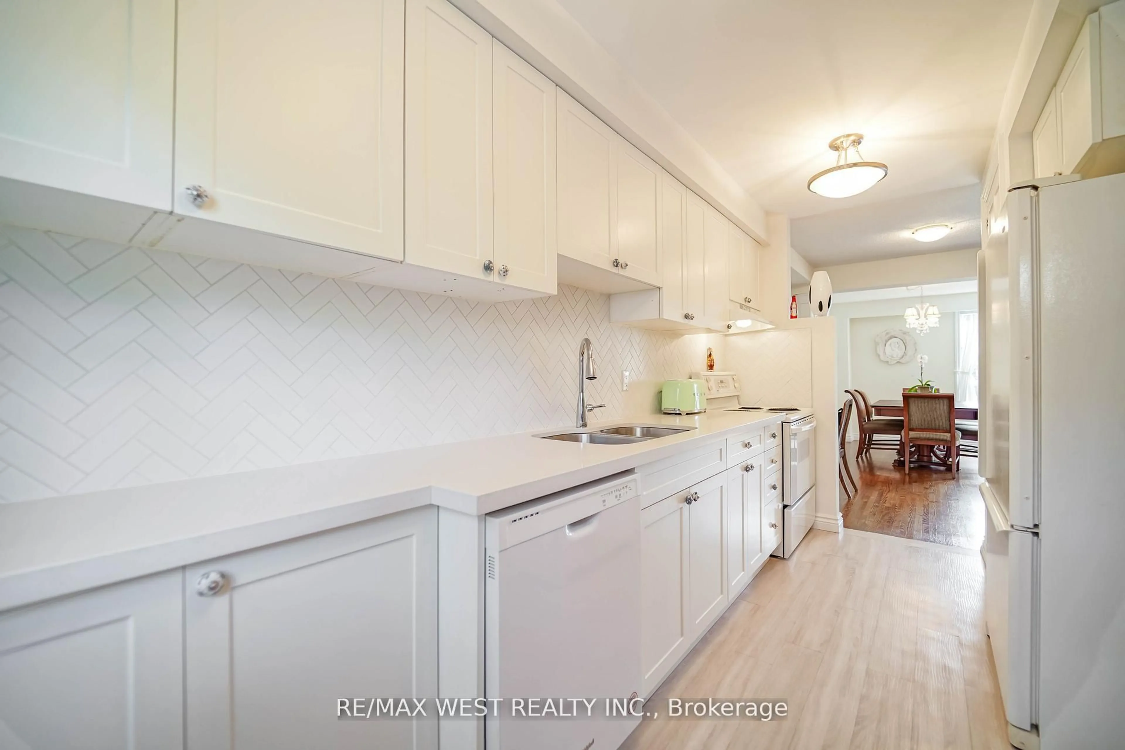 Unknown for 6 Yetta Shepway, Toronto Ontario M2J 1X9