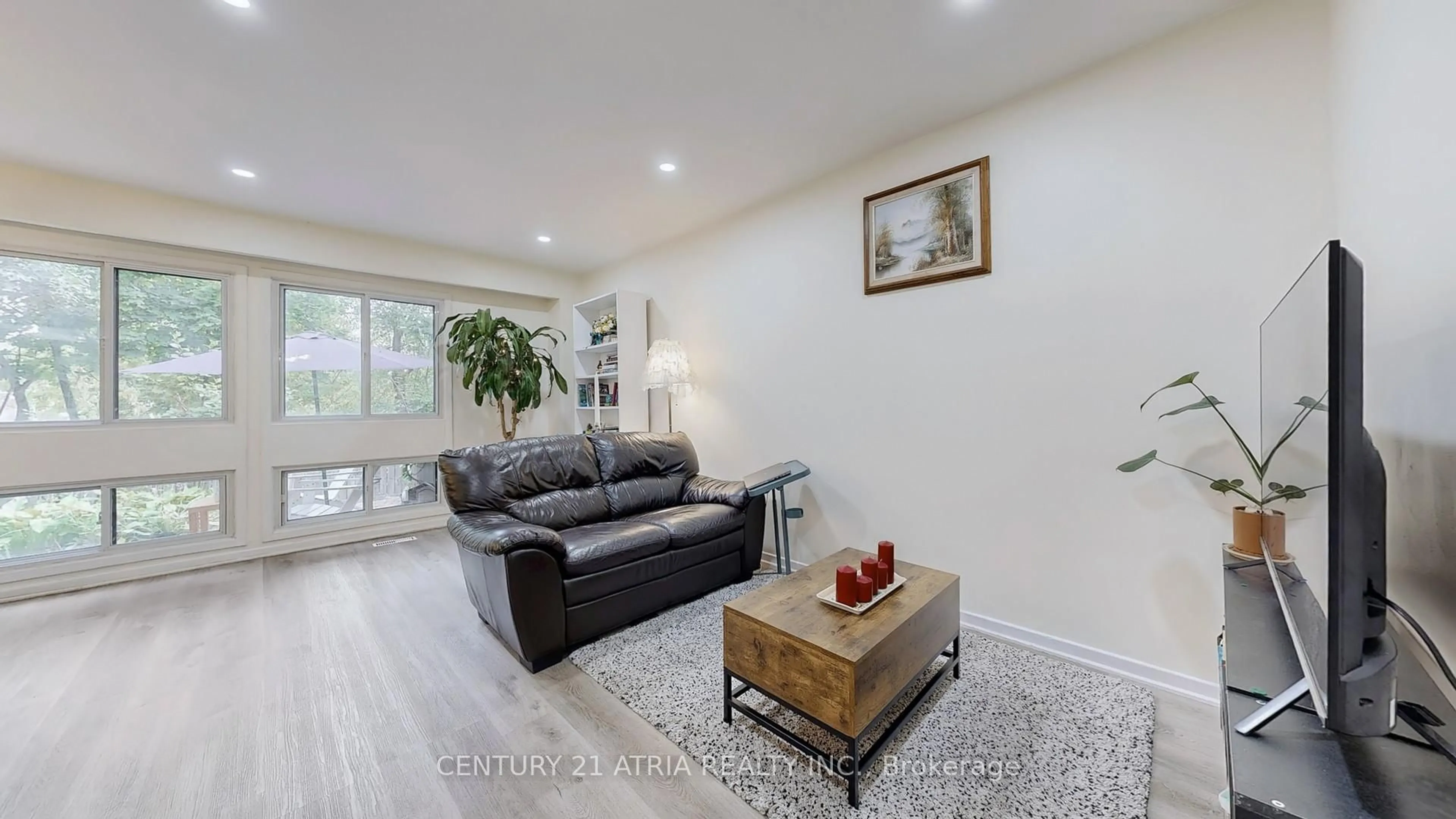 Living room with furniture, wood/laminate floor for 80 Spire Hillway, Toronto Ontario M2H 3A4