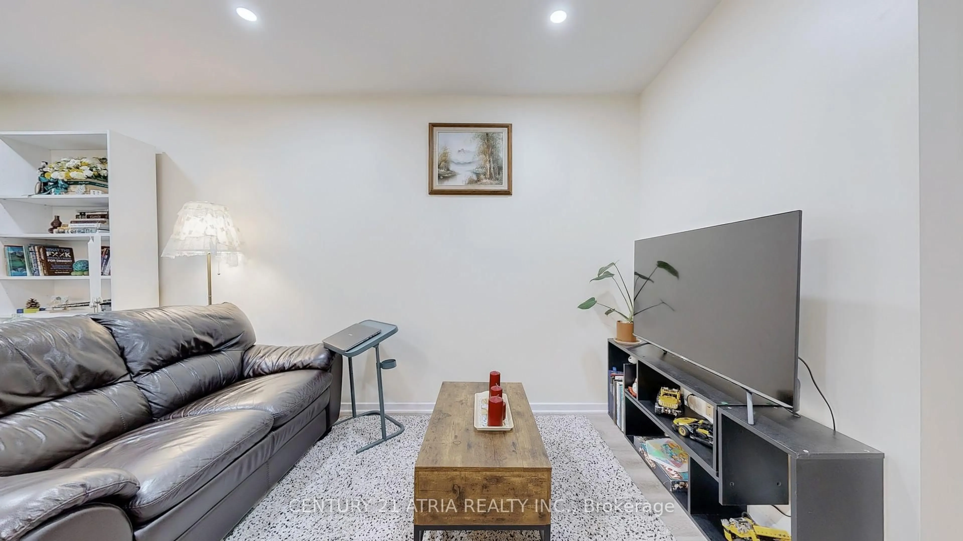 Living room with furniture, unknown for 80 Spire Hillway, Toronto Ontario M2H 3A4