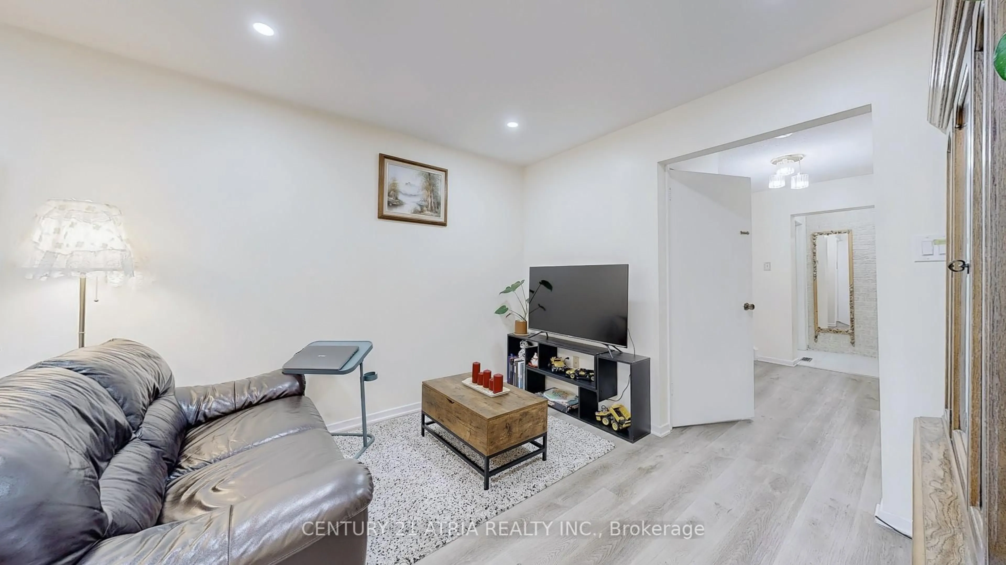 Living room with furniture, unknown for 80 Spire Hillway, Toronto Ontario M2H 3A4