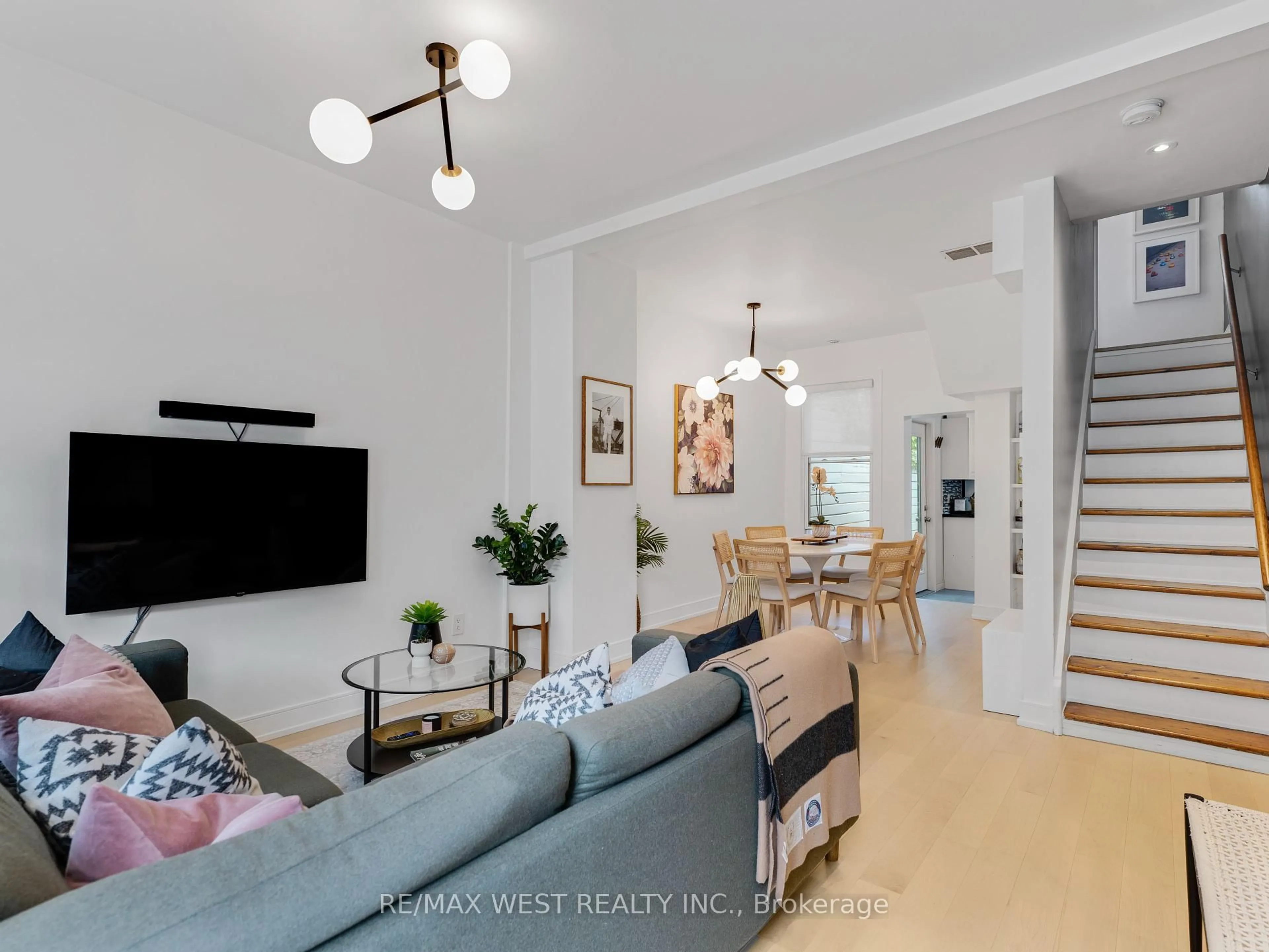 Living room with furniture, unknown for 553 King St, Toronto Ontario M5A 1M5