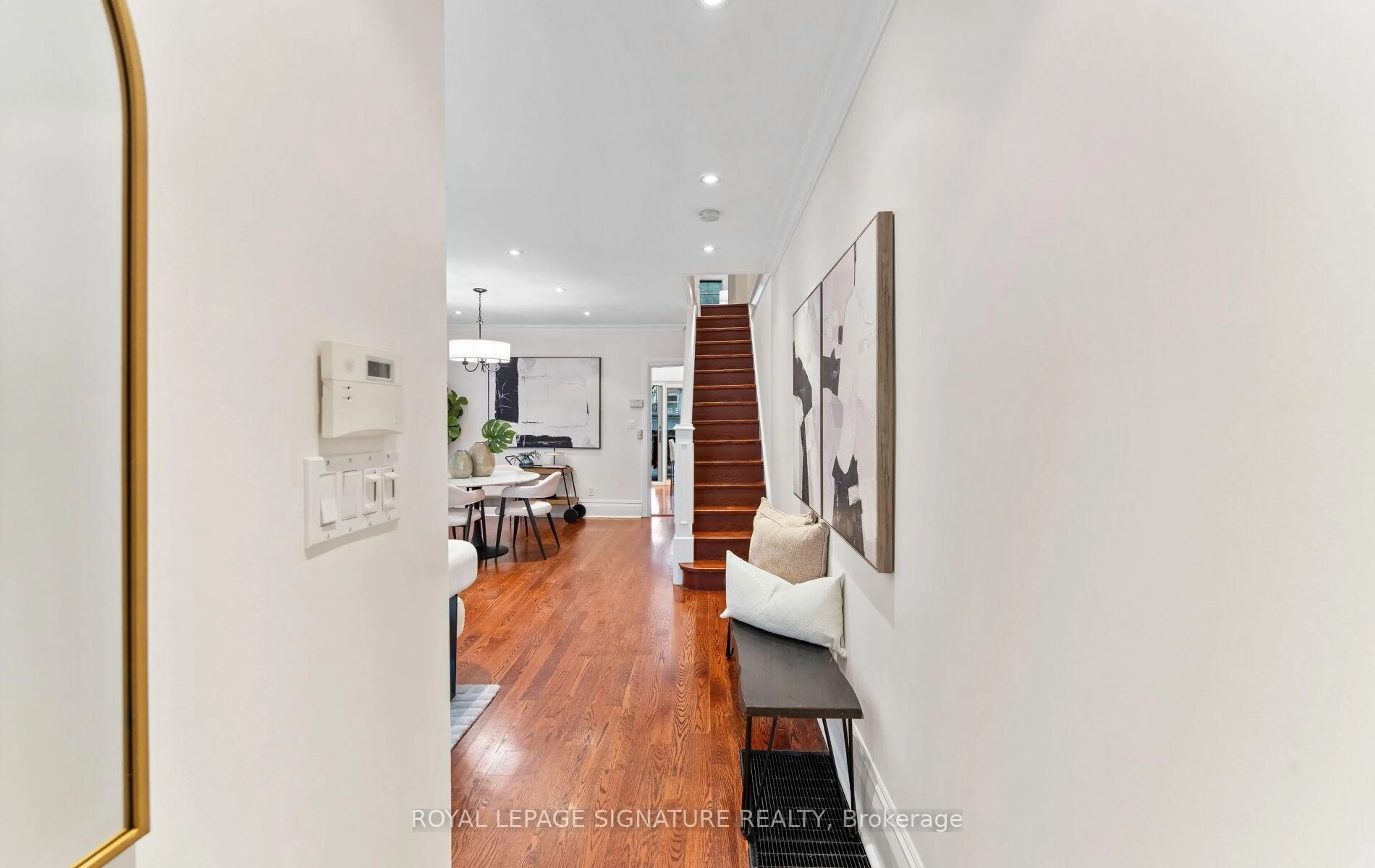 Indoor entryway for 45 Hillsdale Ave, Toronto Ontario M5P 1E9