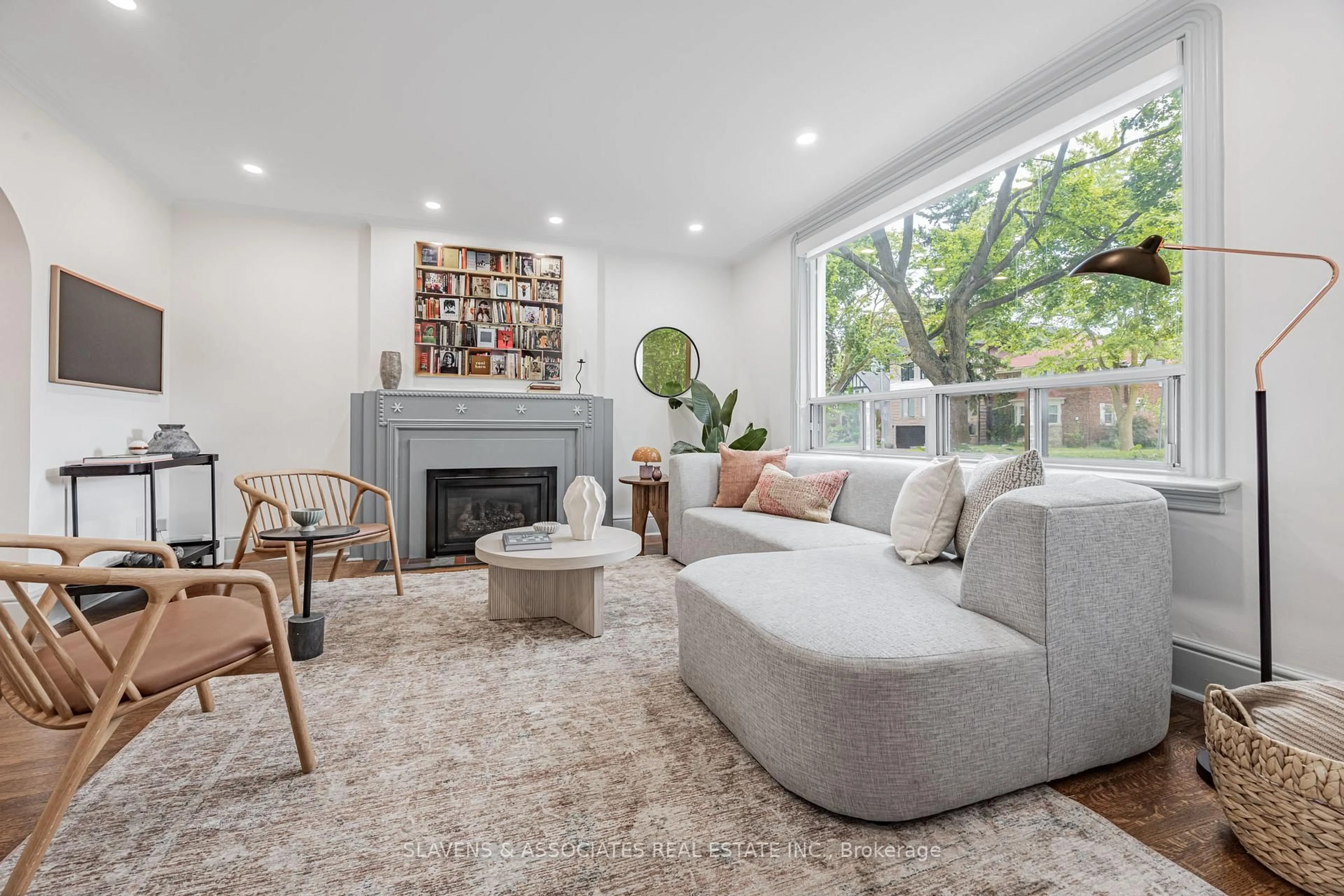 Living room with furniture, unknown for 118 Whitmore Ave, Toronto Ontario M6C 2H8