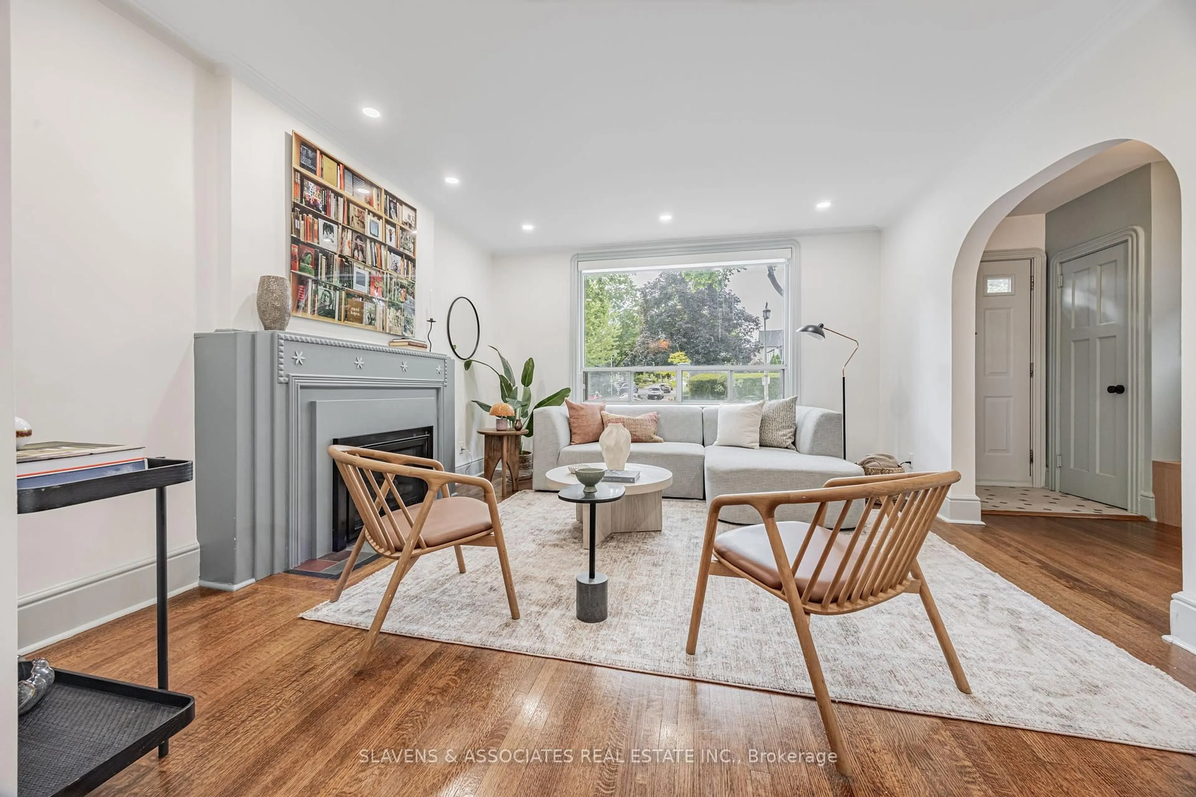 Living room with furniture, unknown for 118 Whitmore Ave, Toronto Ontario M6C 2H8