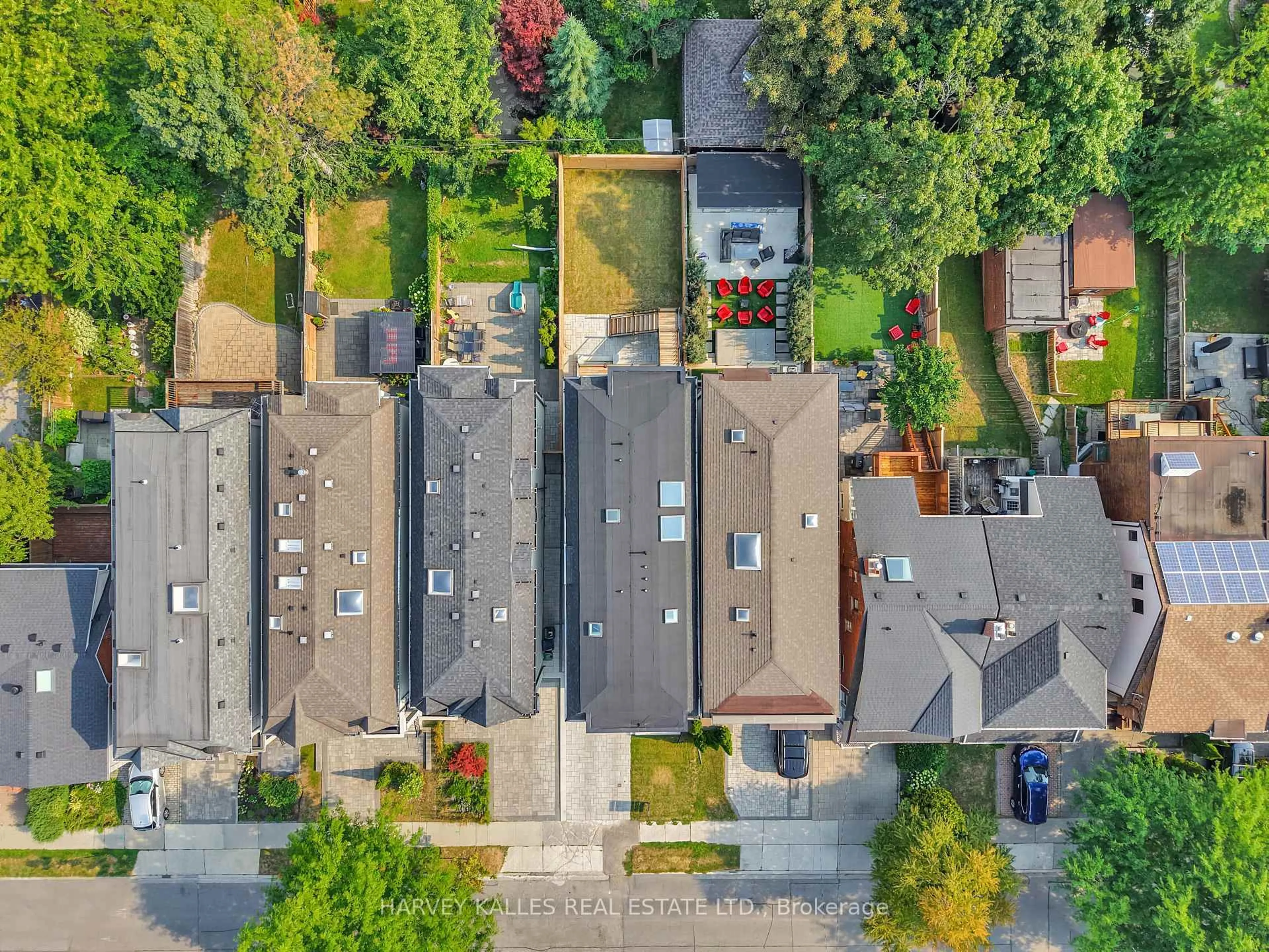 A pic from outside/outdoor area/front of a property/back of a property/a pic from drone, street for 171 Belsize Dr, Toronto Ontario M4S 1L9