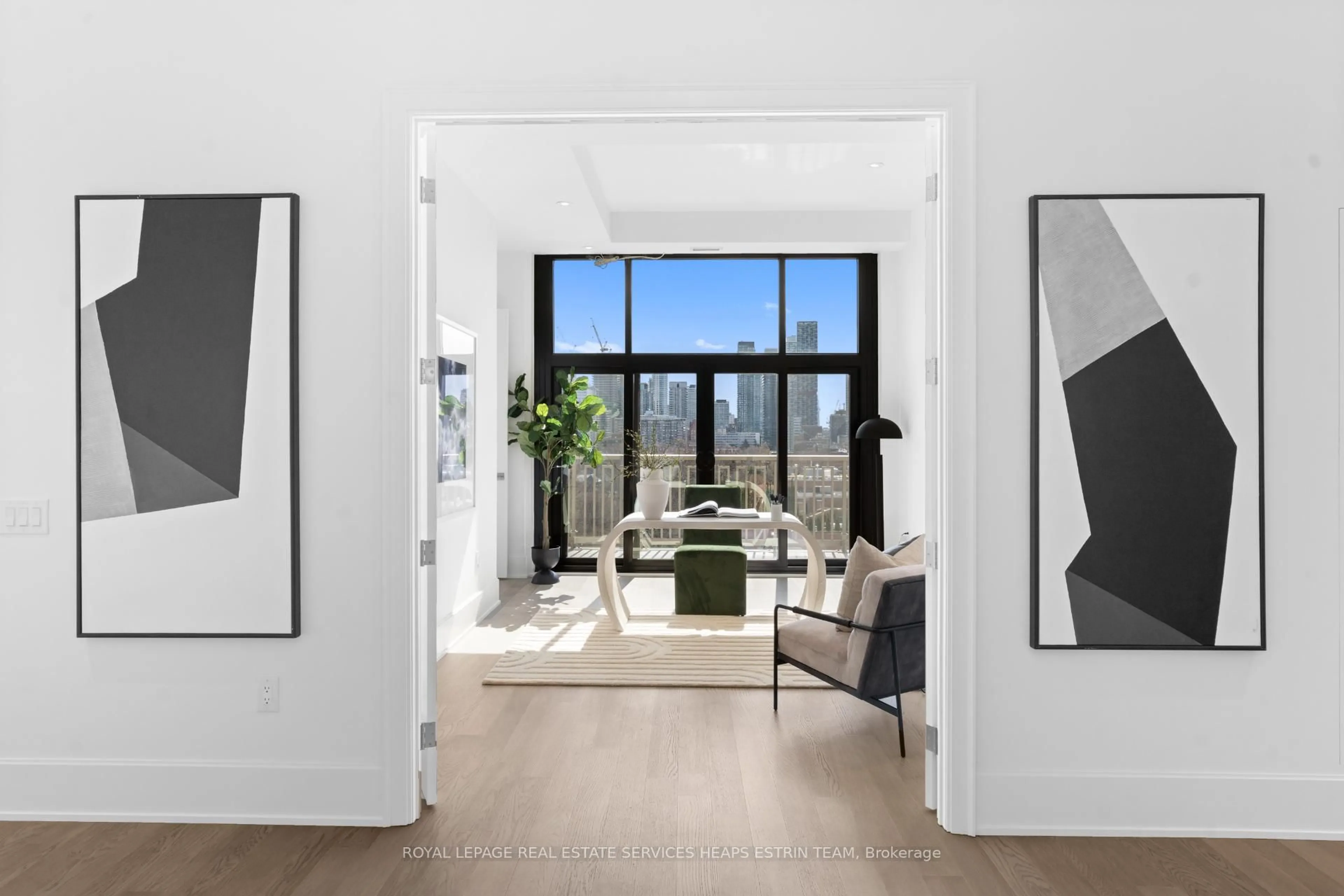 Indoor entryway for 1 Strathgowan Ave #PH02, Toronto Ontario M4N 2H8