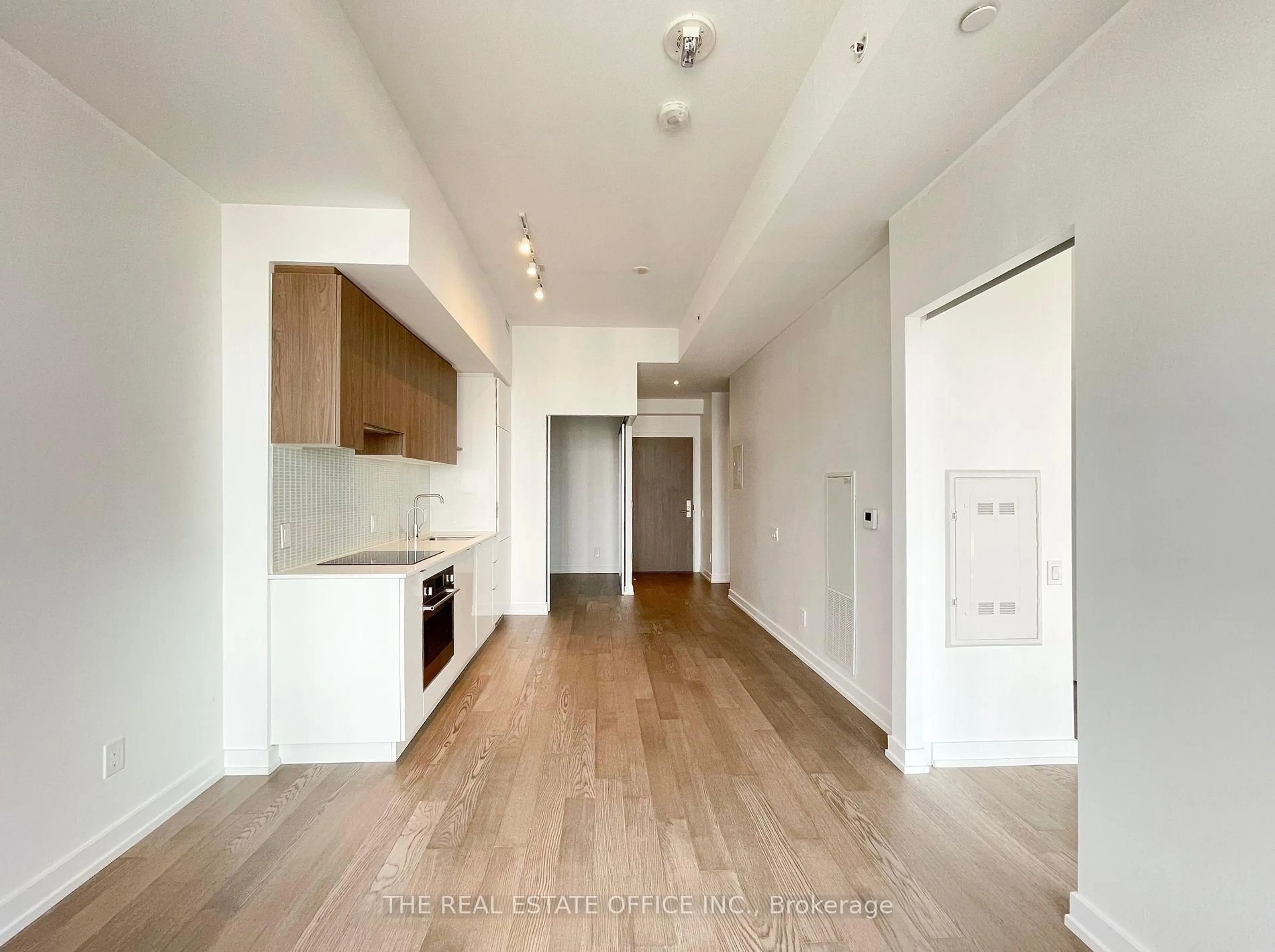 A pic of a room for 161 Roehampton Ave #2113, Toronto Ontario M4P 0C8
