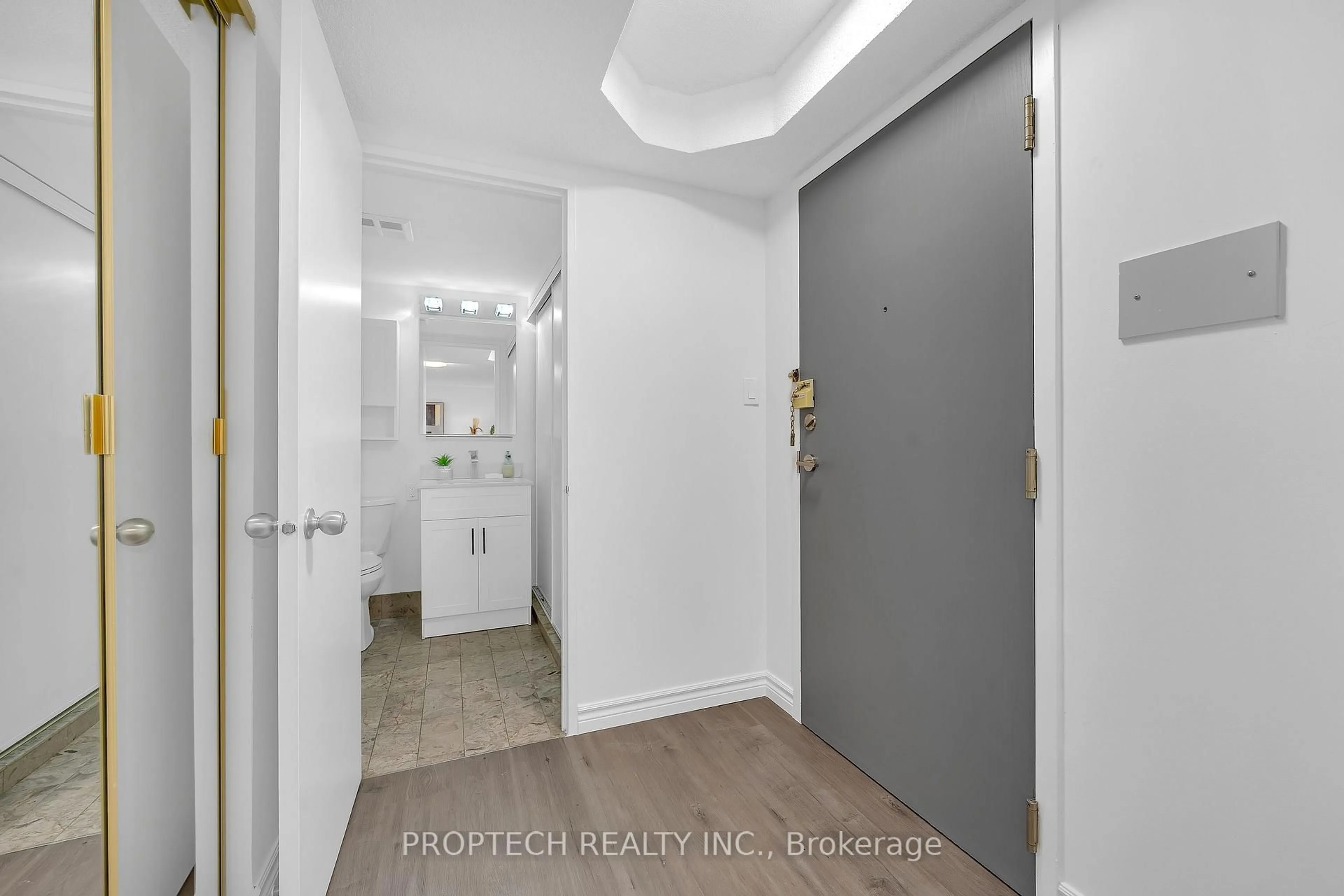 Indoor entryway for 5795 Yonge St #204, Toronto Ontario M2M 4J3