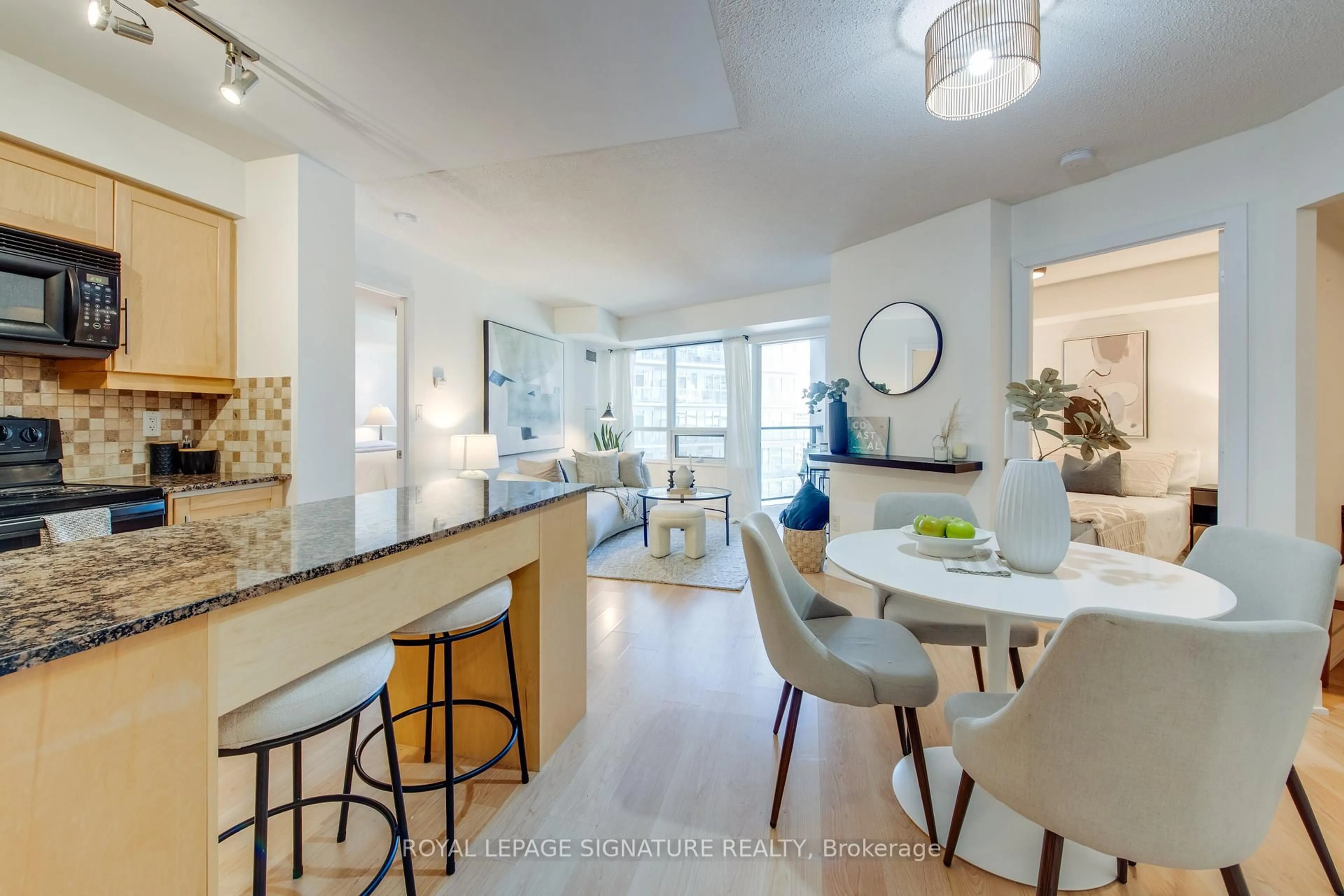 Open concept kitchen, ceramic/tile floor for 20 Blue Jays Way #1401, Toronto Ontario M5V 3W6