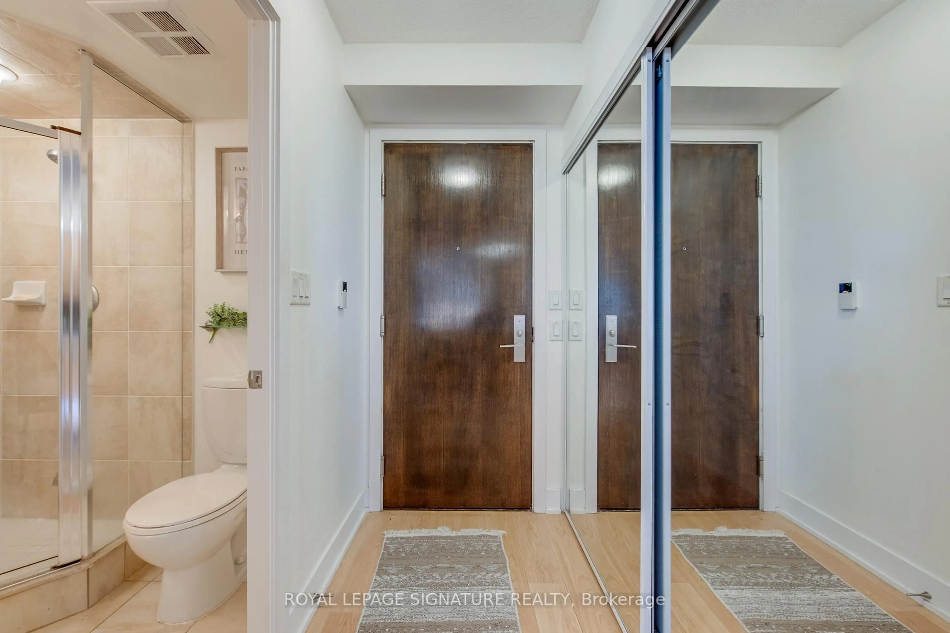 Indoor entryway for 20 Blue Jays Way #1401, Toronto Ontario M5V 3W6