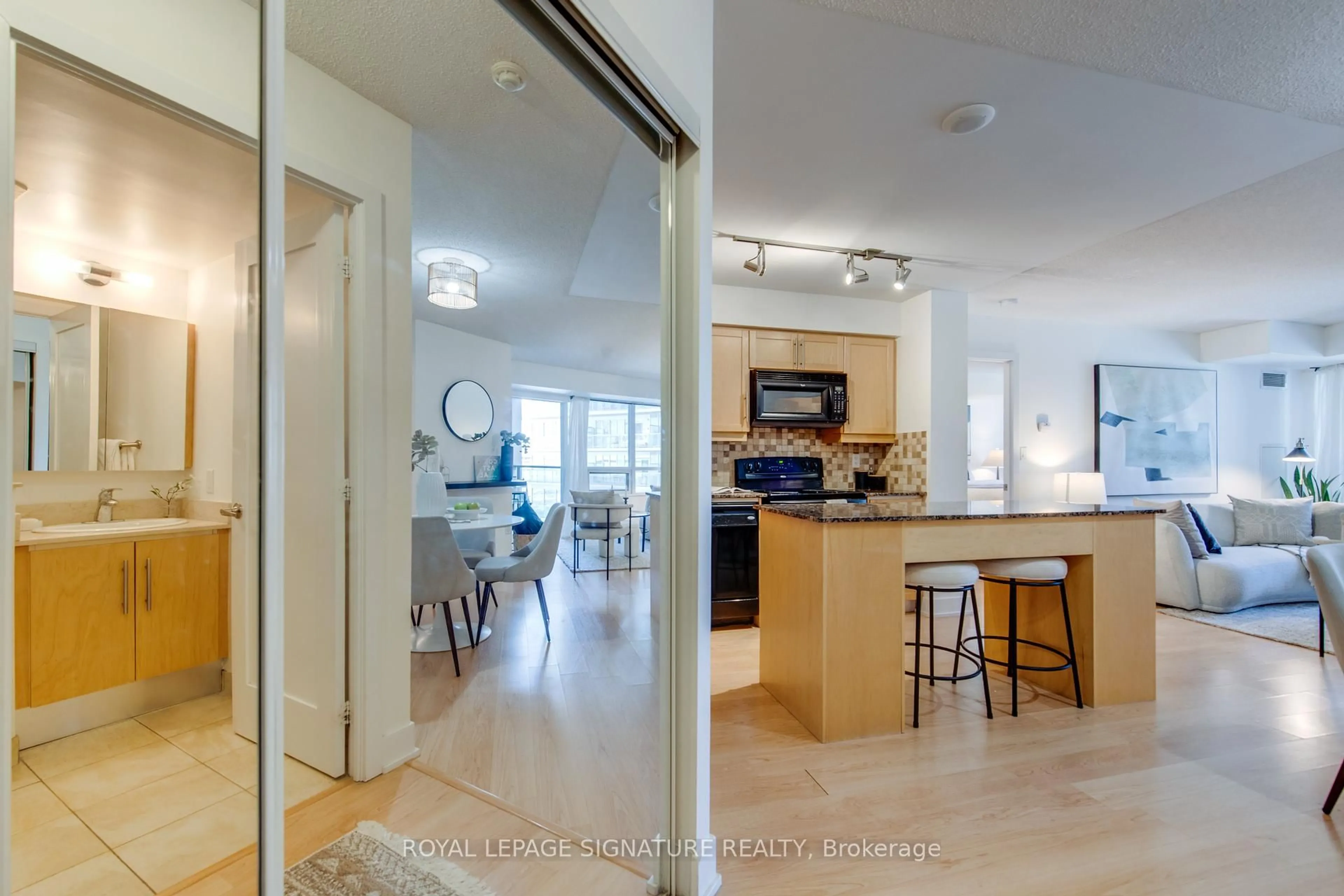 Open concept kitchen, unknown for 20 Blue Jays Way #1401, Toronto Ontario M5V 3W6