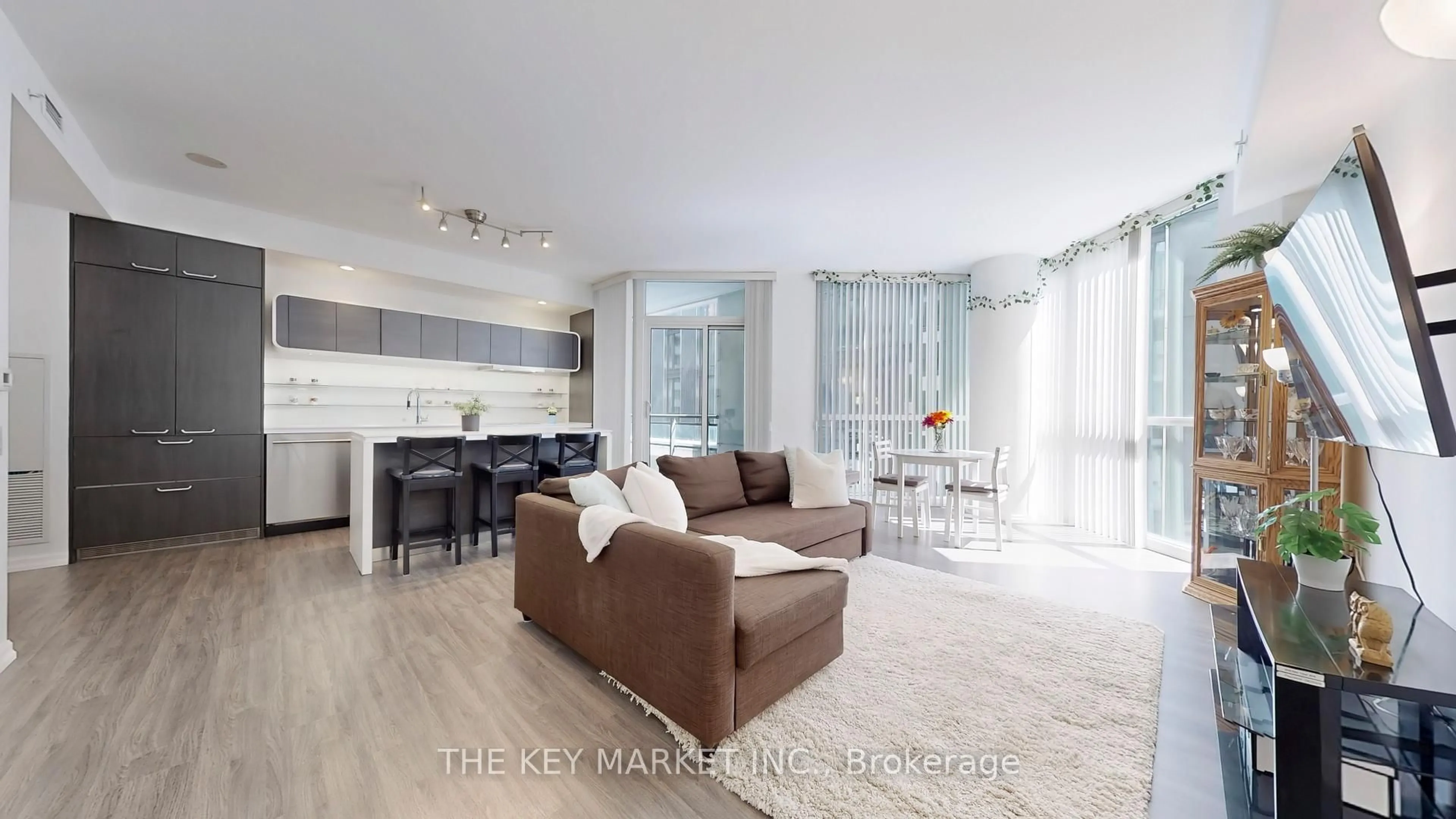 Living room with furniture, ceramic/tile floor for 45 Charles St #511, Toronto Ontario M4Y 1S2