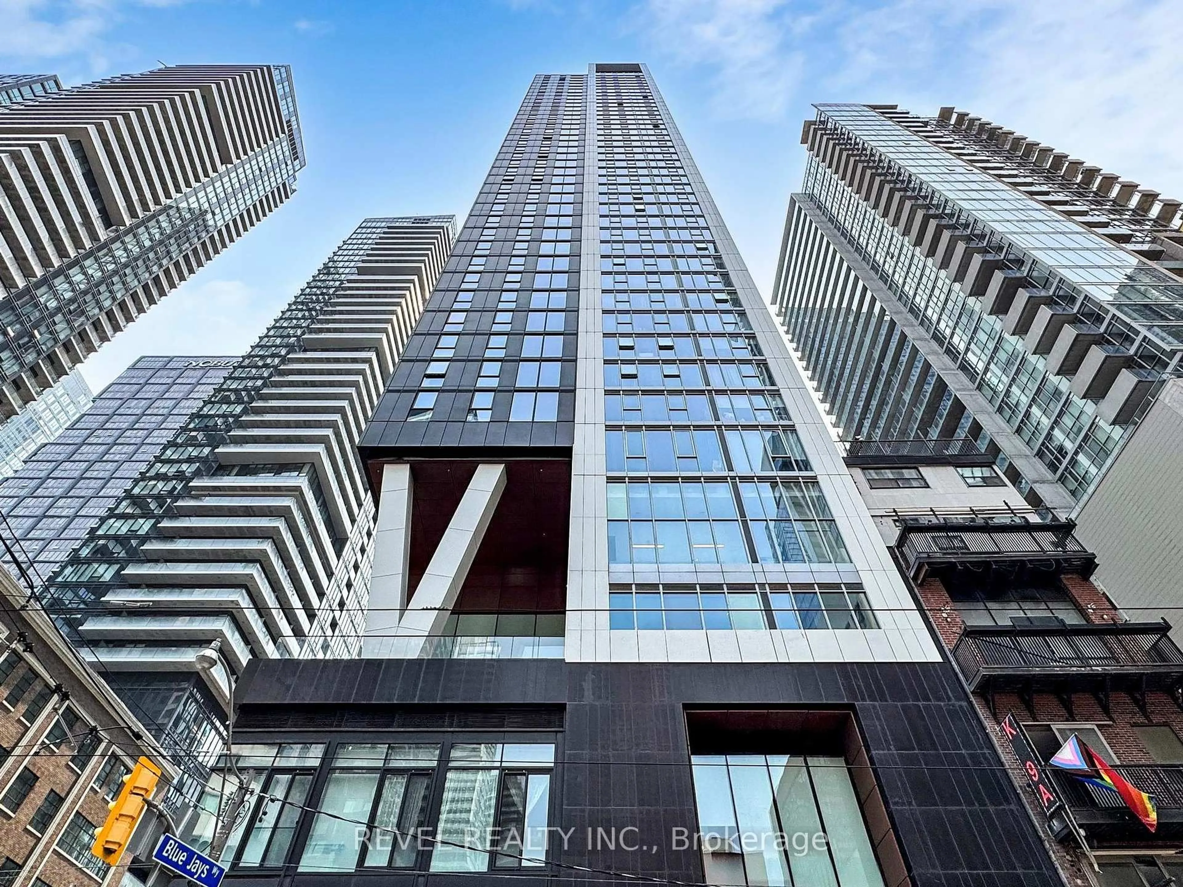 Indoor foyer for 357 King St #705, Toronto Ontario M5V 0S7