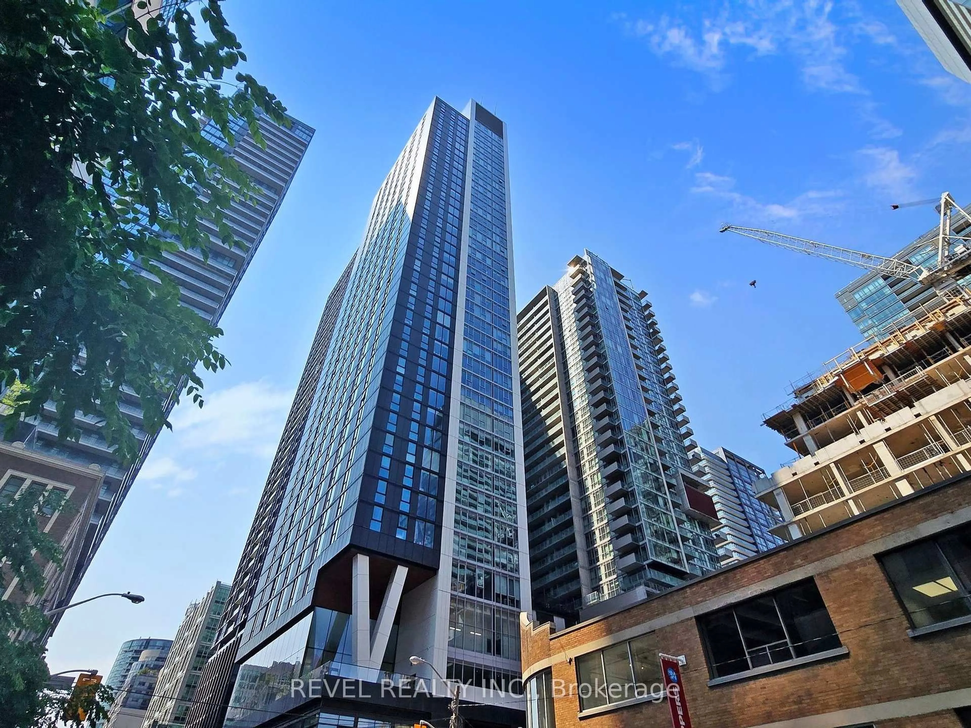 Indoor foyer for 357 King St #705, Toronto Ontario M5V 0S7