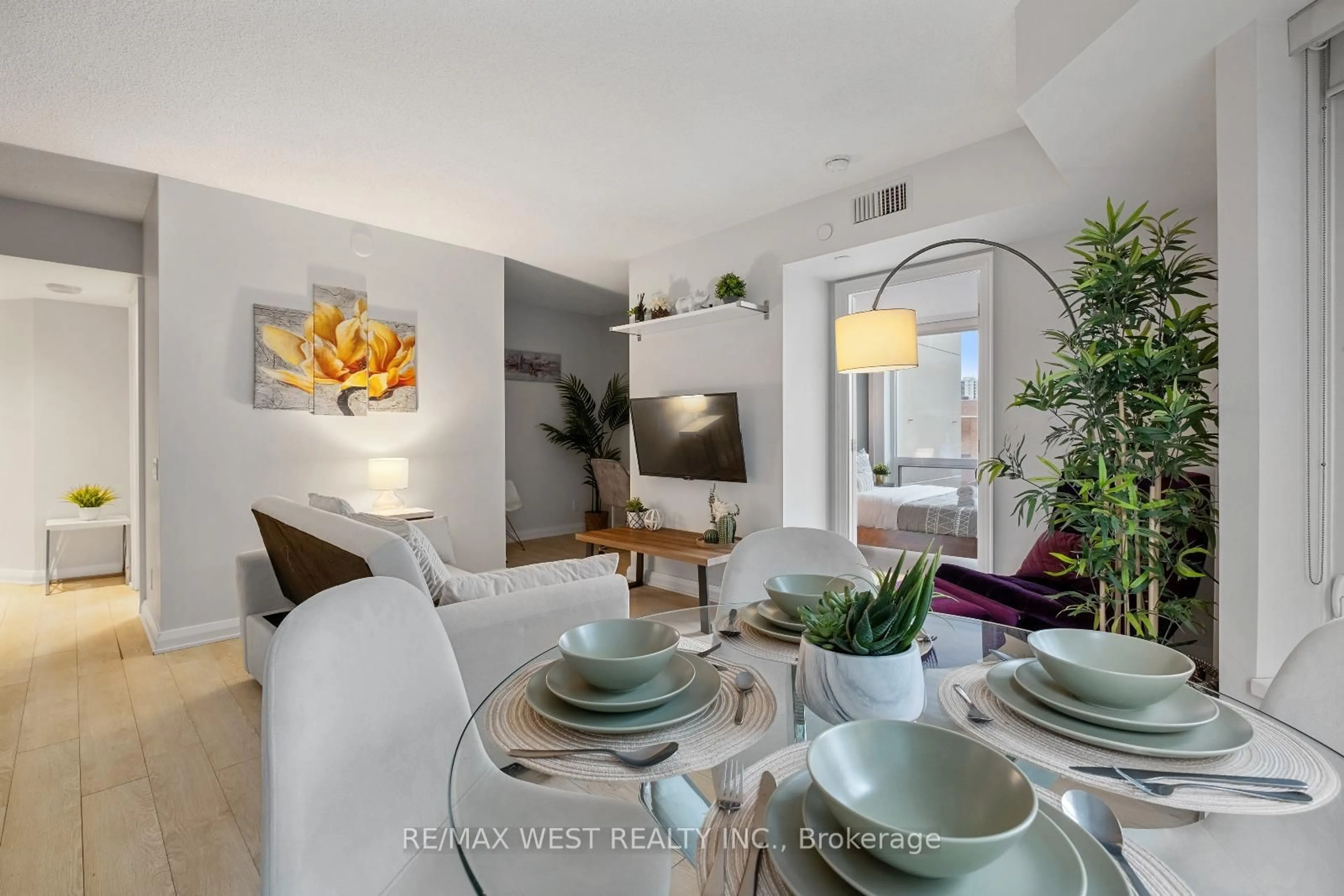 Unknown for 155 Yorkville Ave #704, Toronto Ontario M5R 0B4