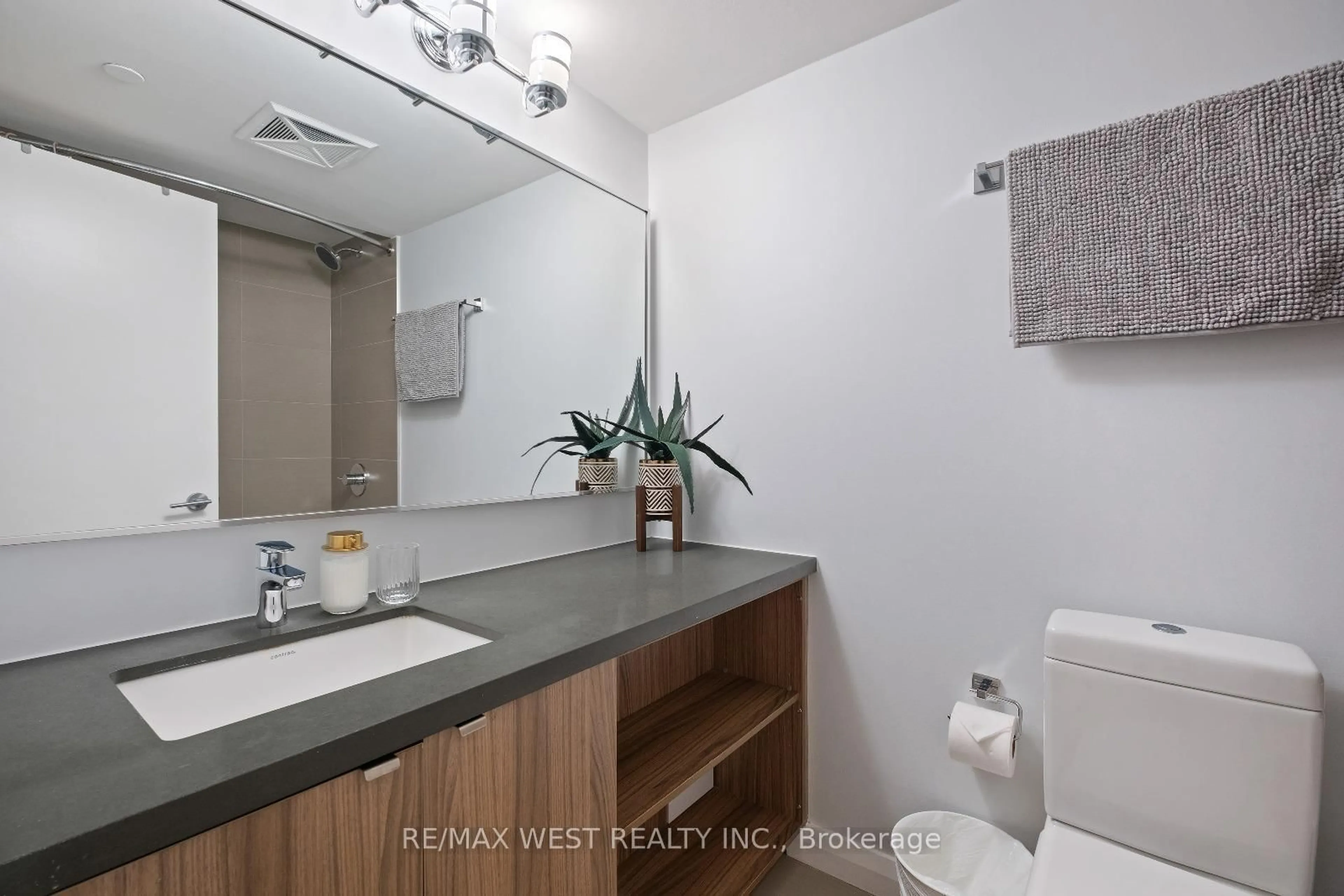 Standard bathroom, unknown for 155 Yorkville Ave #704, Toronto Ontario M5R 0B4