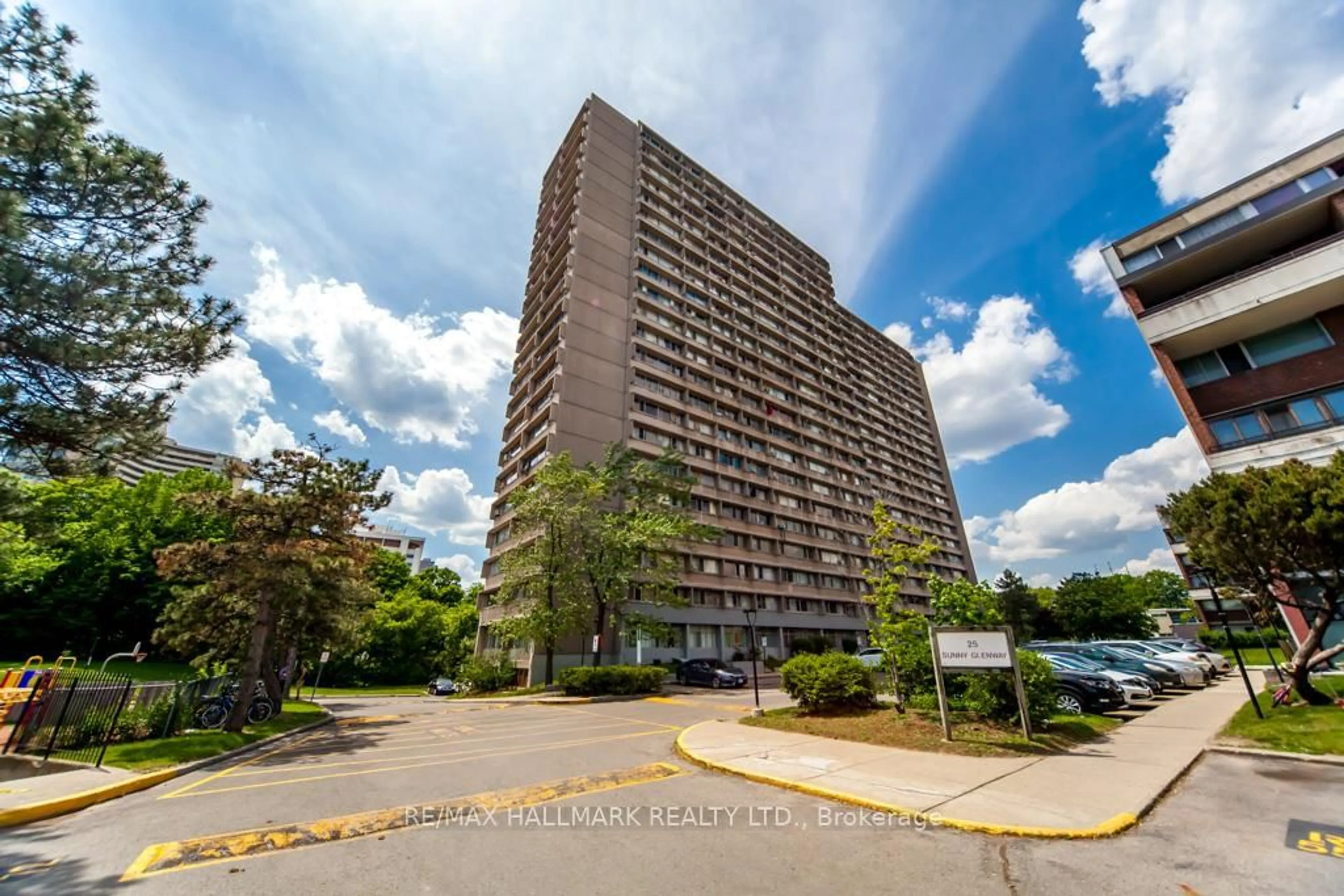 A pic from outside/outdoor area/front of a property/back of a property/a pic from drone, building for 10 Sunny Glwy #2102, Toronto Ontario M3C 2Z3