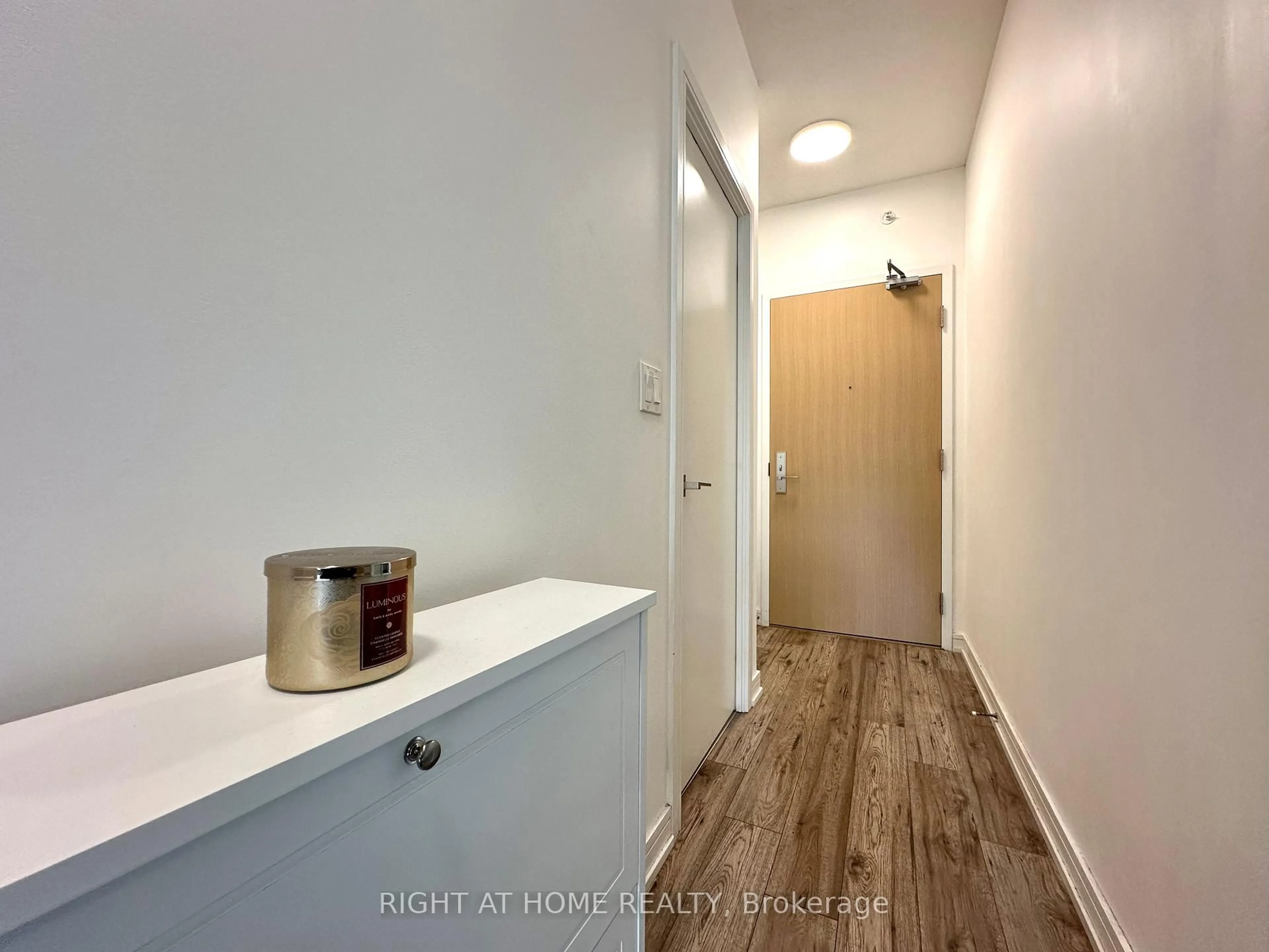 Indoor entryway for 621 Sheppard Ave #321, Toronto Ontario M2K 1B5