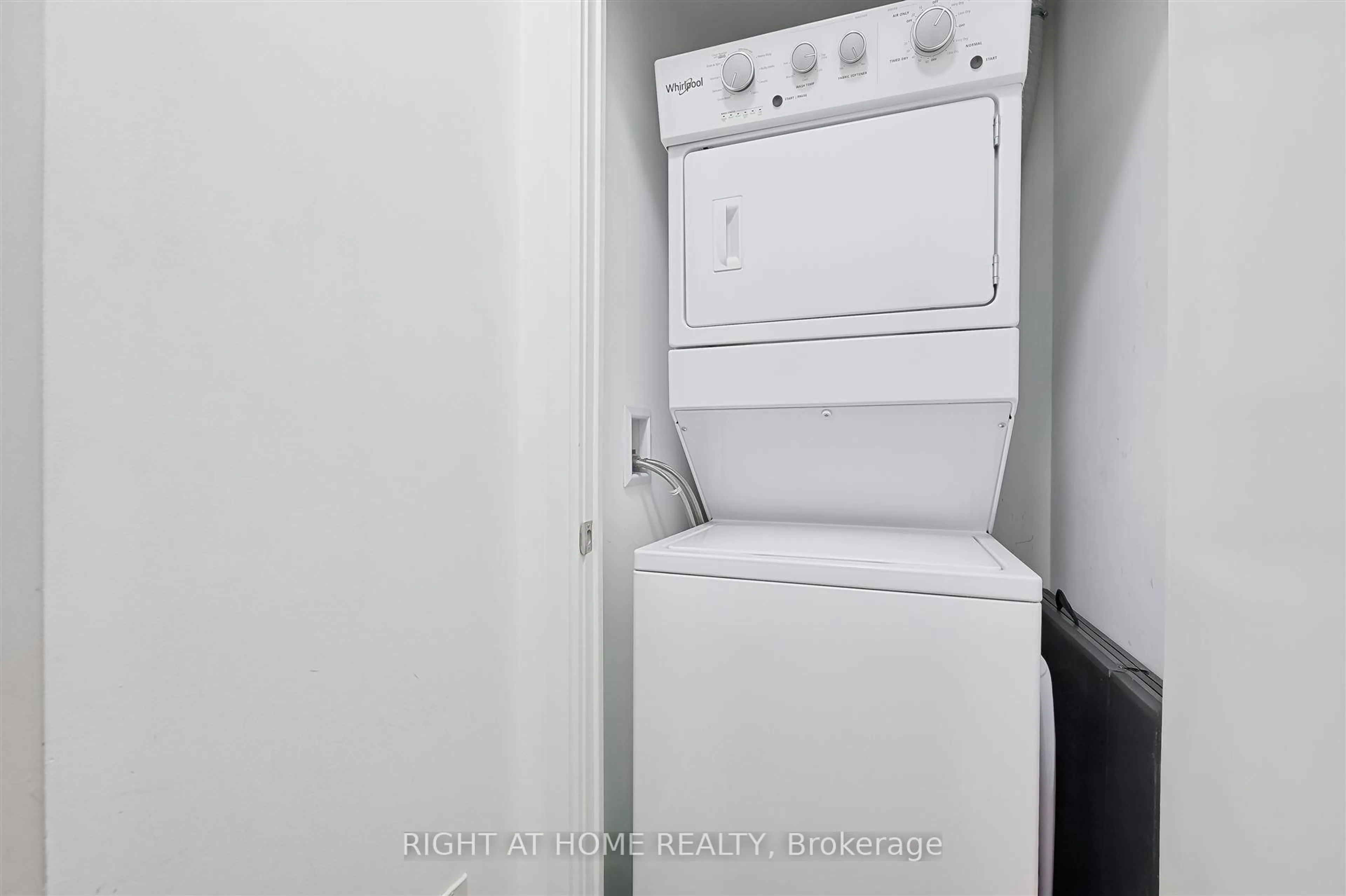 Laundry room for 621 Sheppard Ave #321, Toronto Ontario M2K 1B5