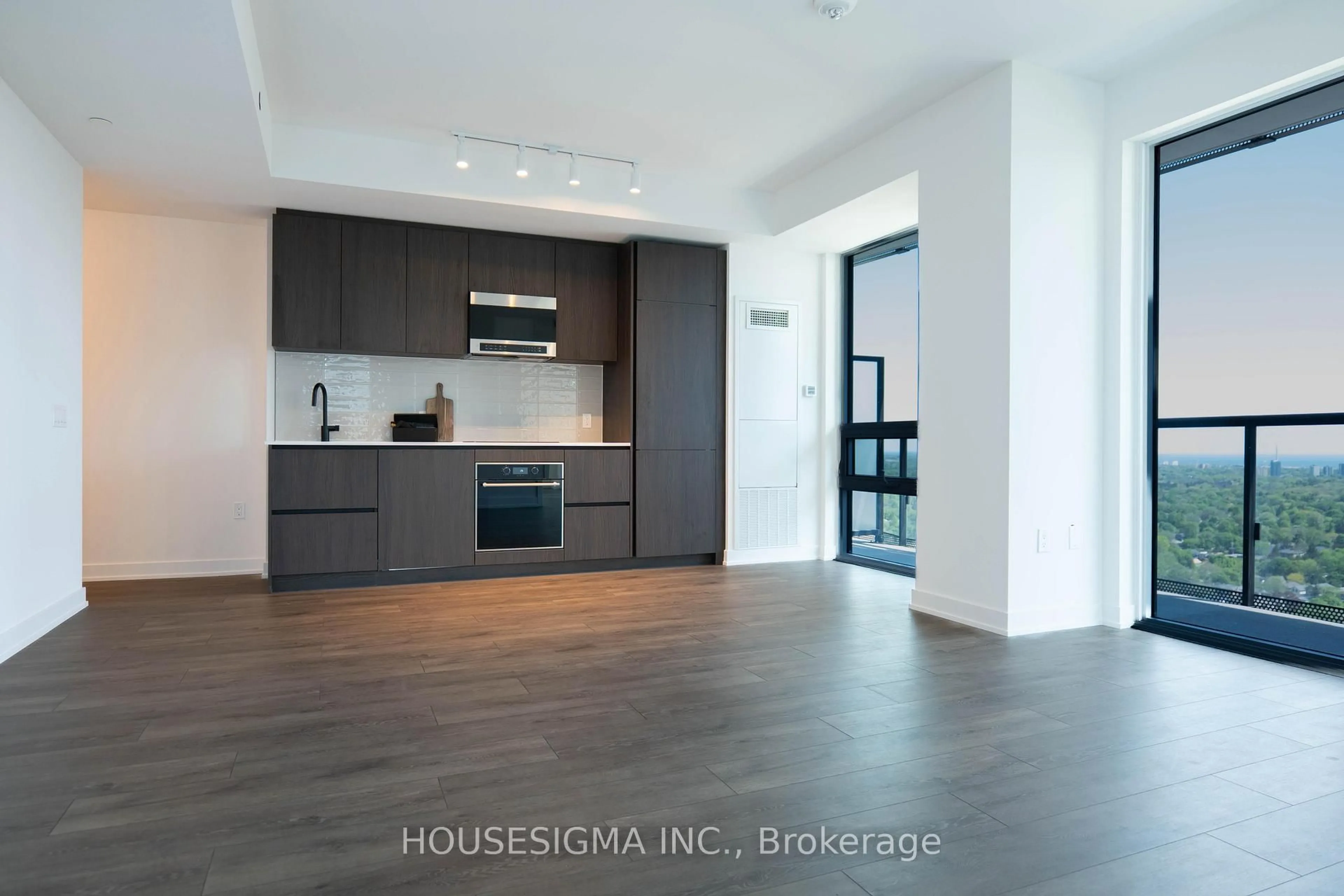 Open concept kitchen, unknown for 127 Broadway Ave, Toronto Ontario M4P 1V7
