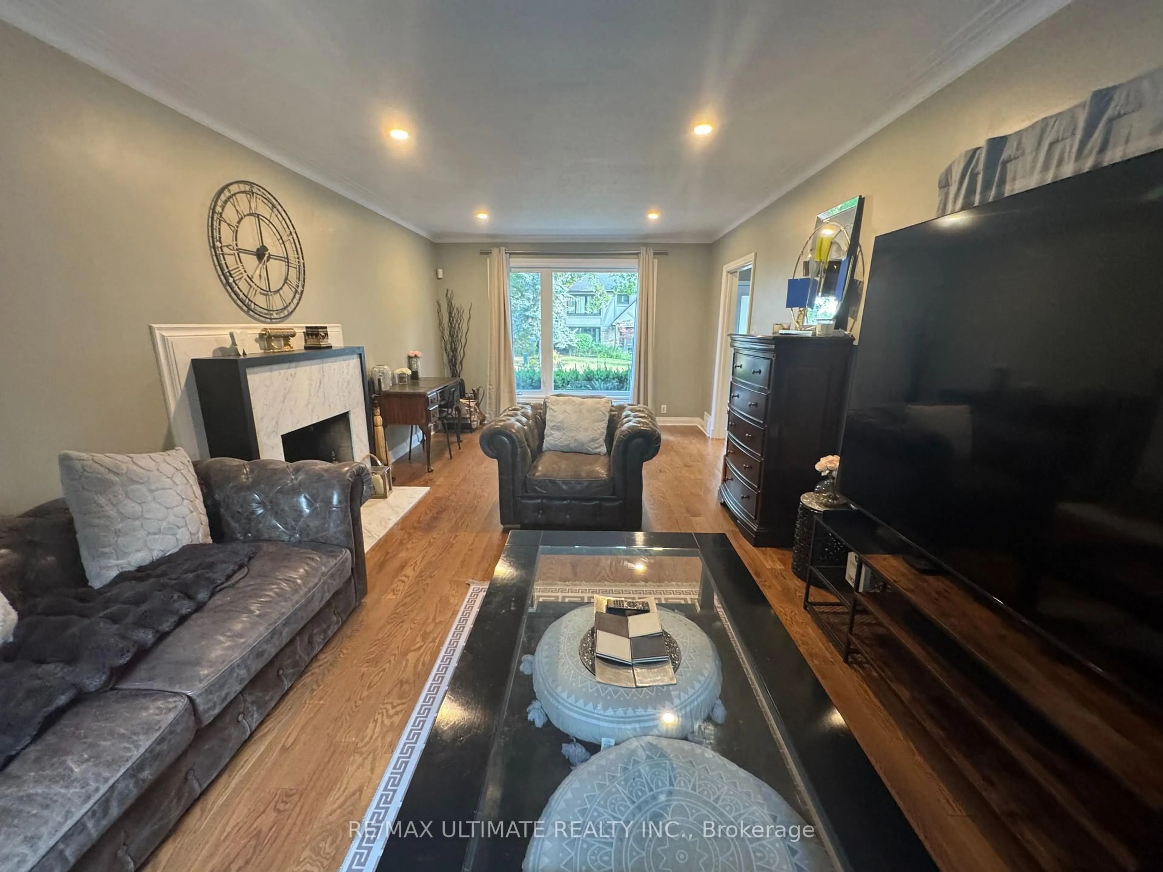 Living room with furniture, unknown for 10 Noel Ave, Toronto Ontario M4G 1B3