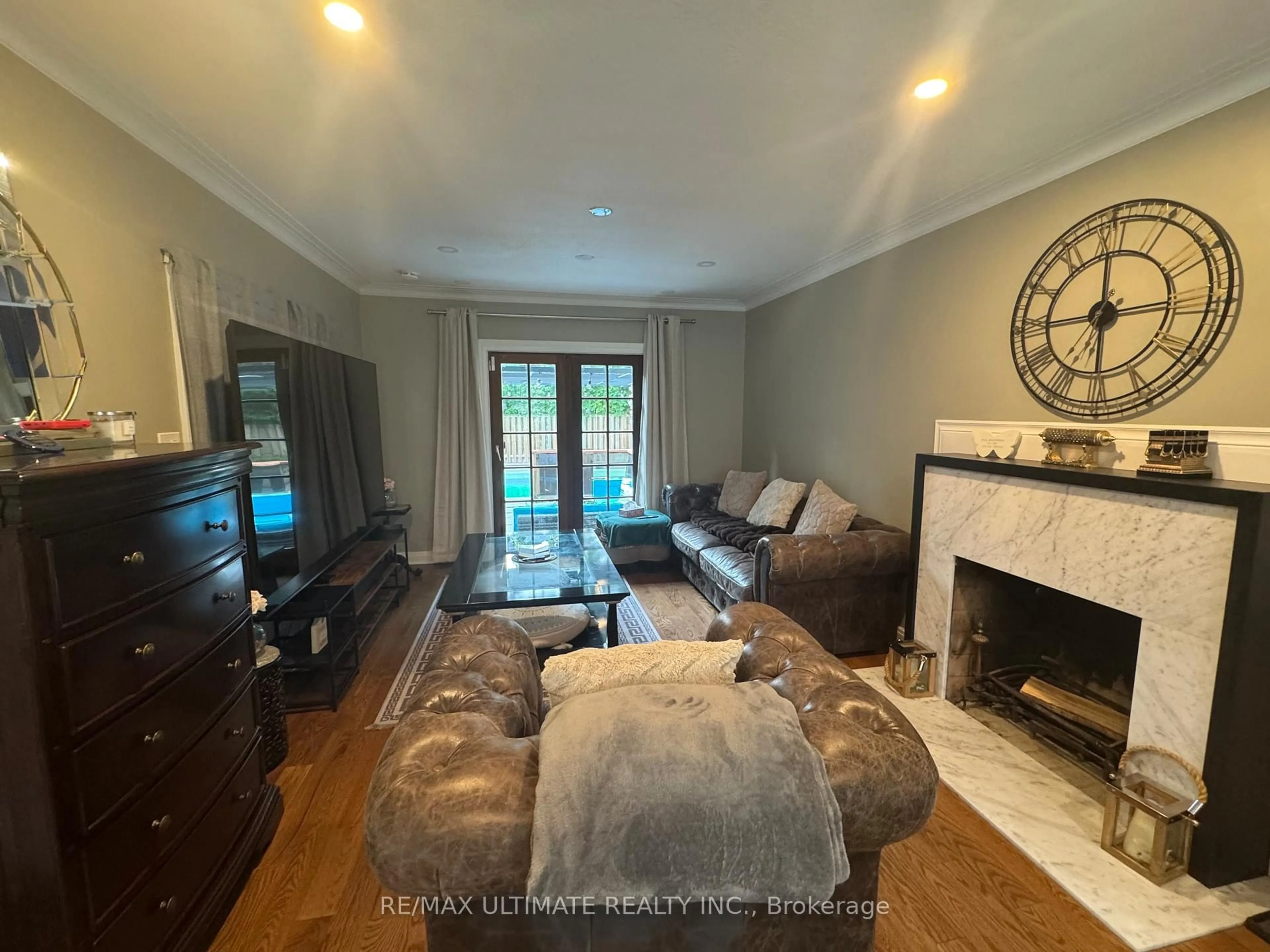 Living room with furniture, unknown for 10 Noel Ave, Toronto Ontario M4G 1B3