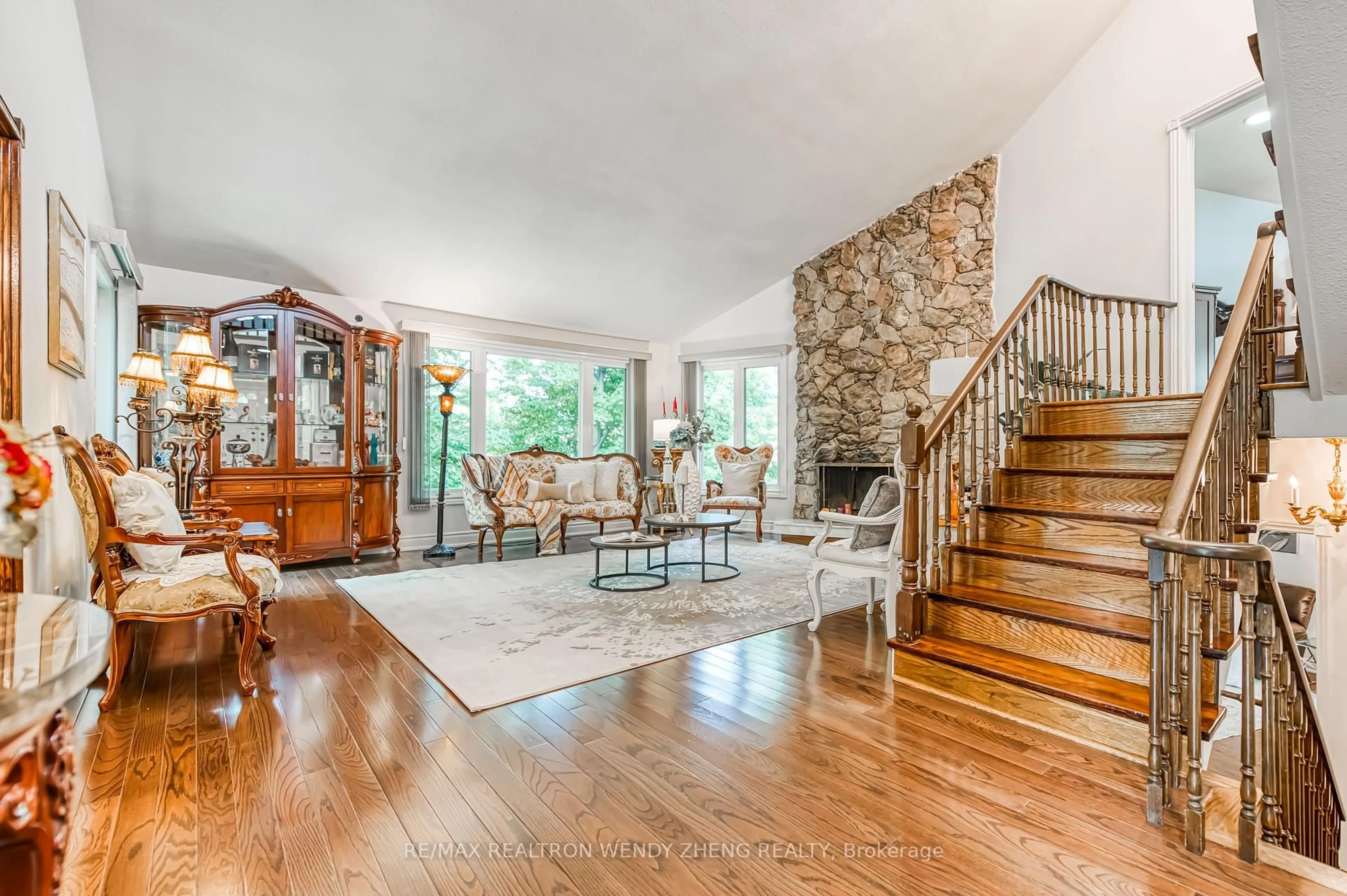 Indoor foyer for 267 Burbank Dr, Toronto Ontario M2K 2S4