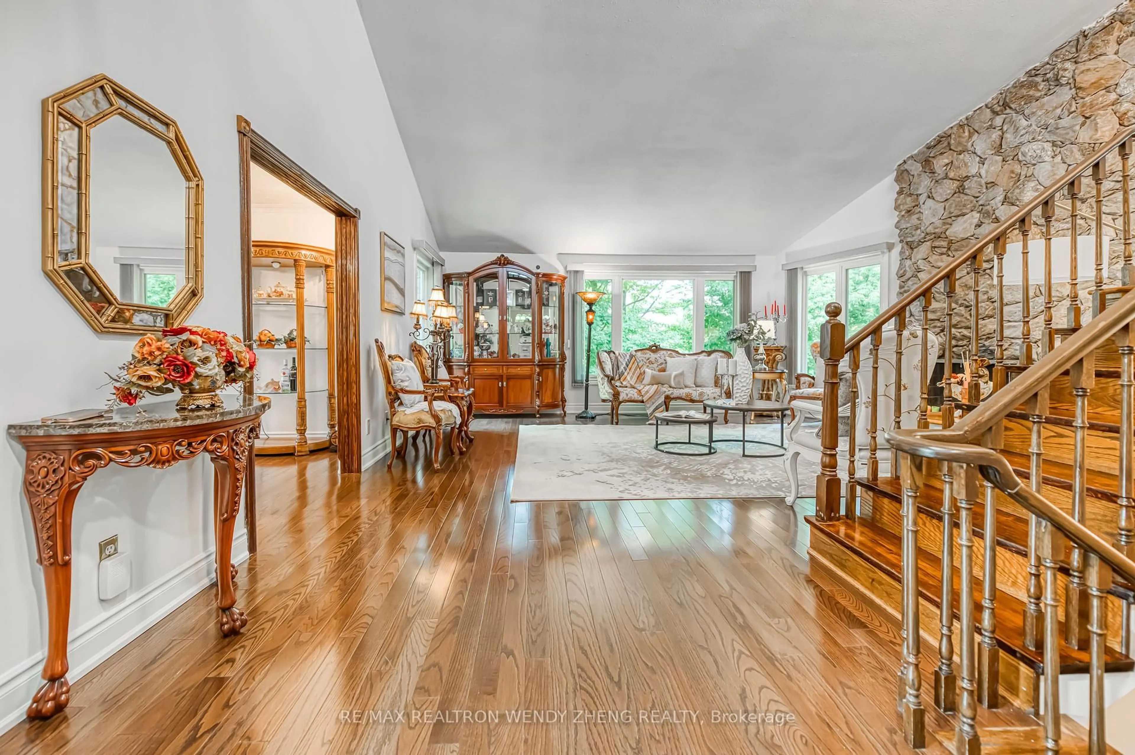 Indoor foyer for 267 Burbank Dr, Toronto Ontario M2K 2S4