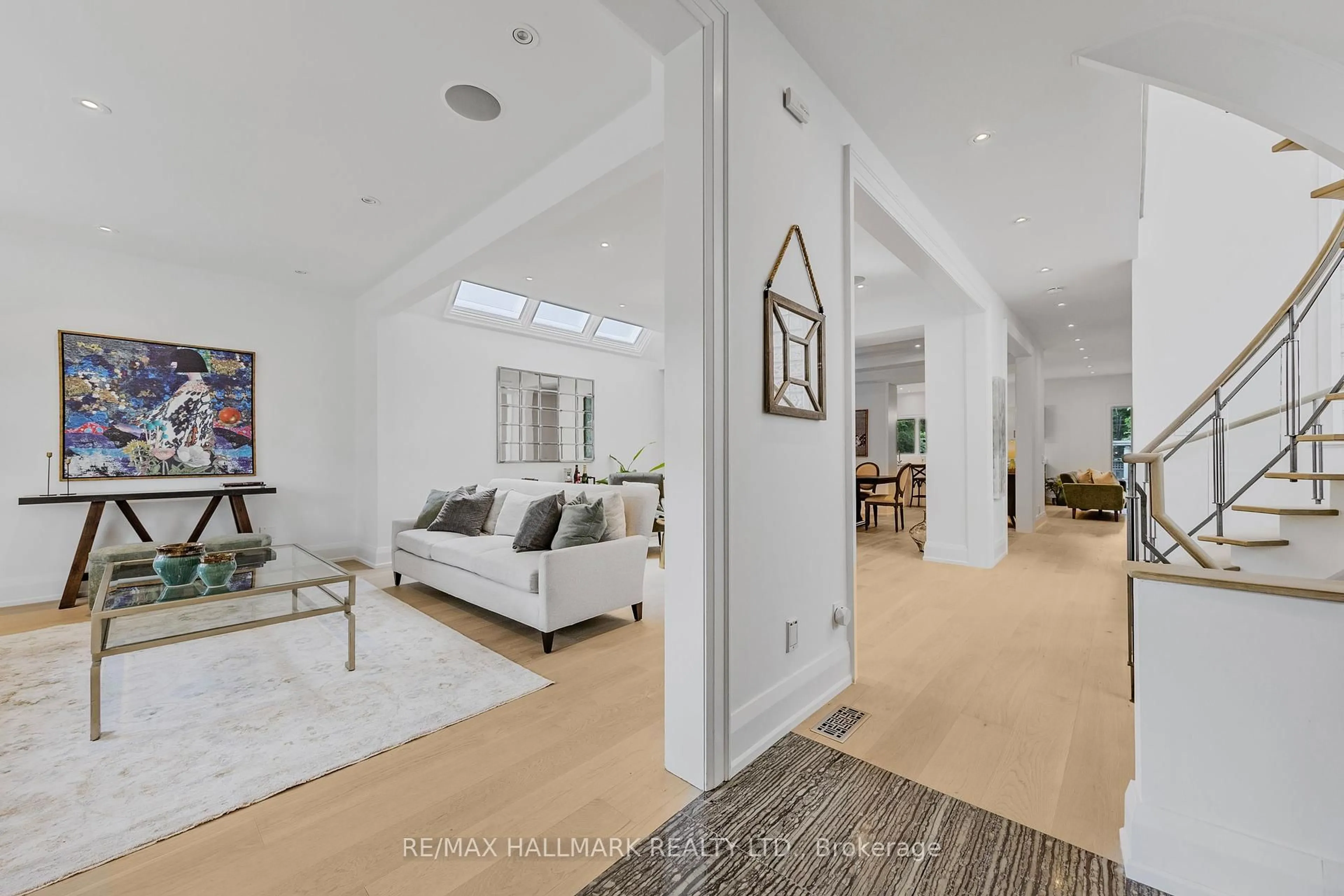 Indoor entryway for 488 Brookdale Ave, Toronto Ontario M5M 1R7