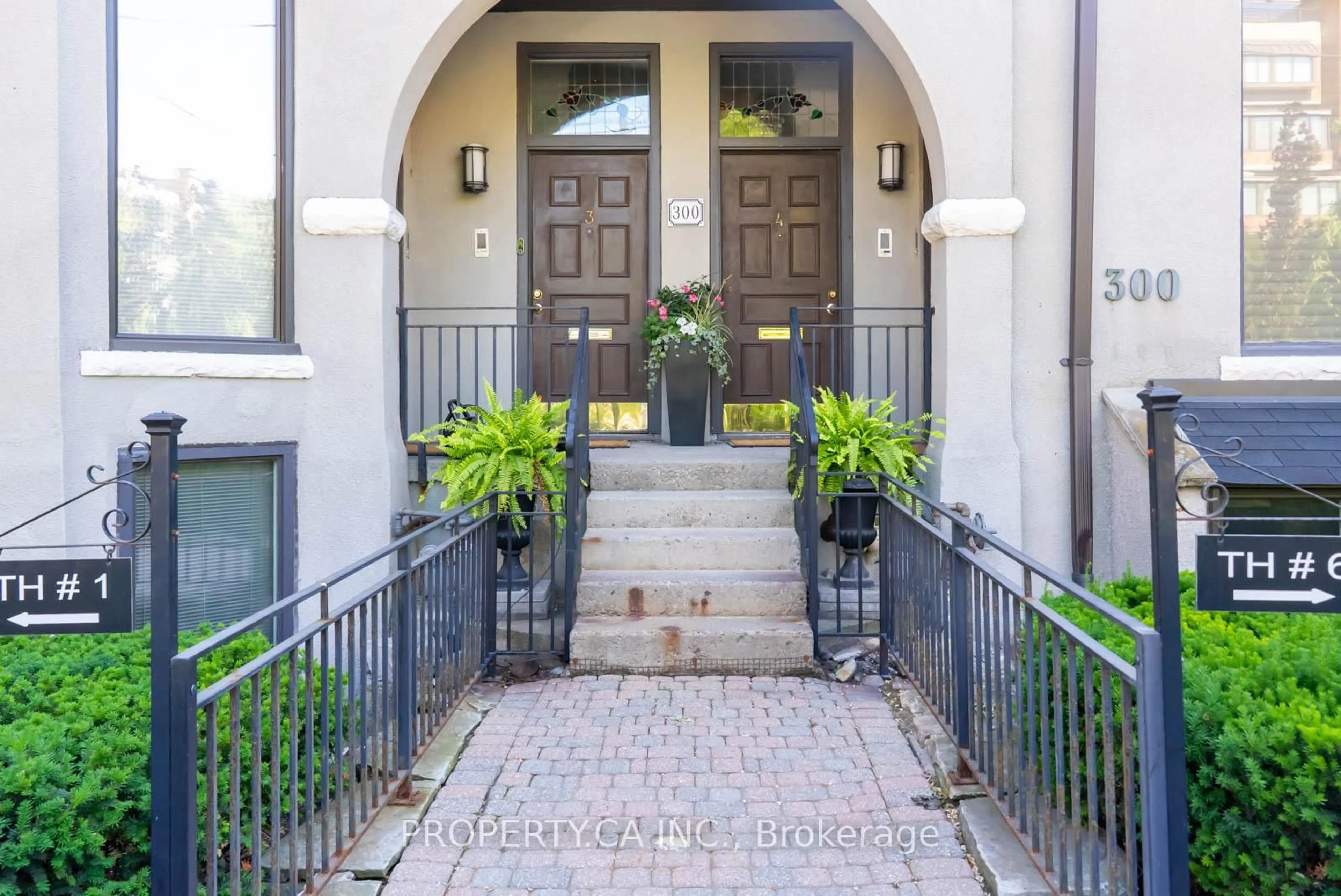 Indoor entryway for 300 Avenue Rd #5, Toronto Ontario M4V 2H1