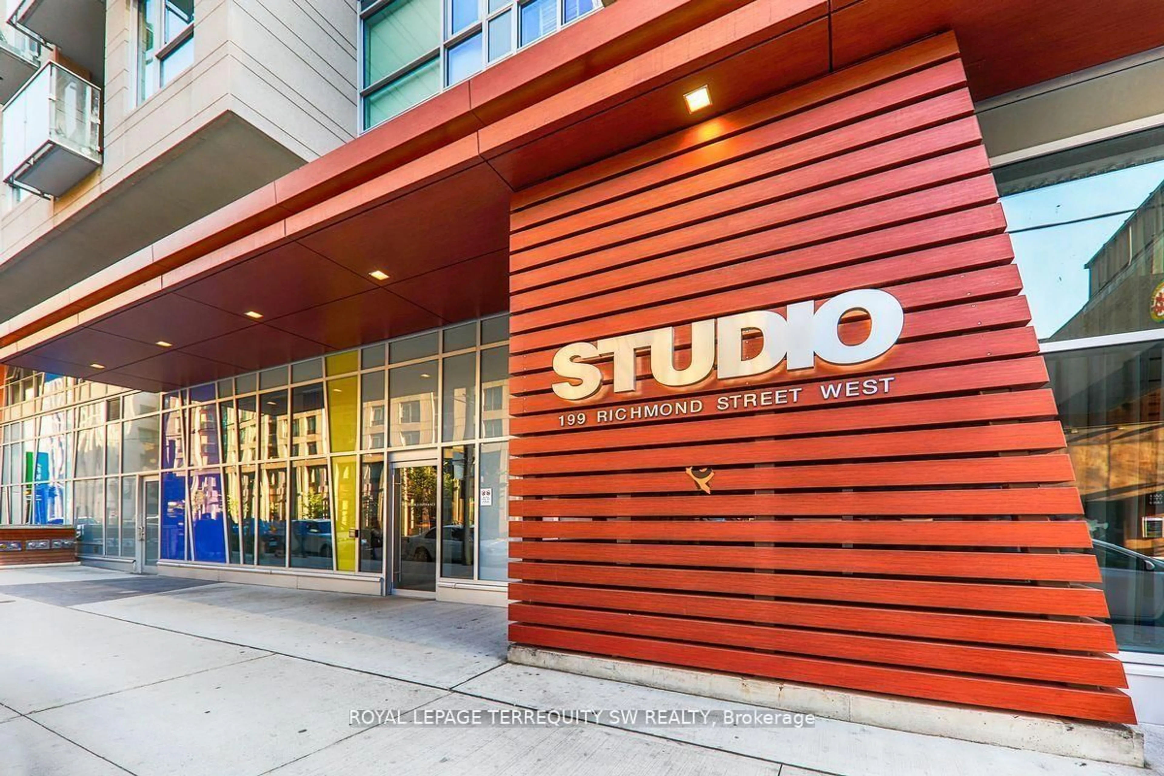 Indoor foyer for 199 Richmond St #2202, Toronto Ontario M5V 0H4