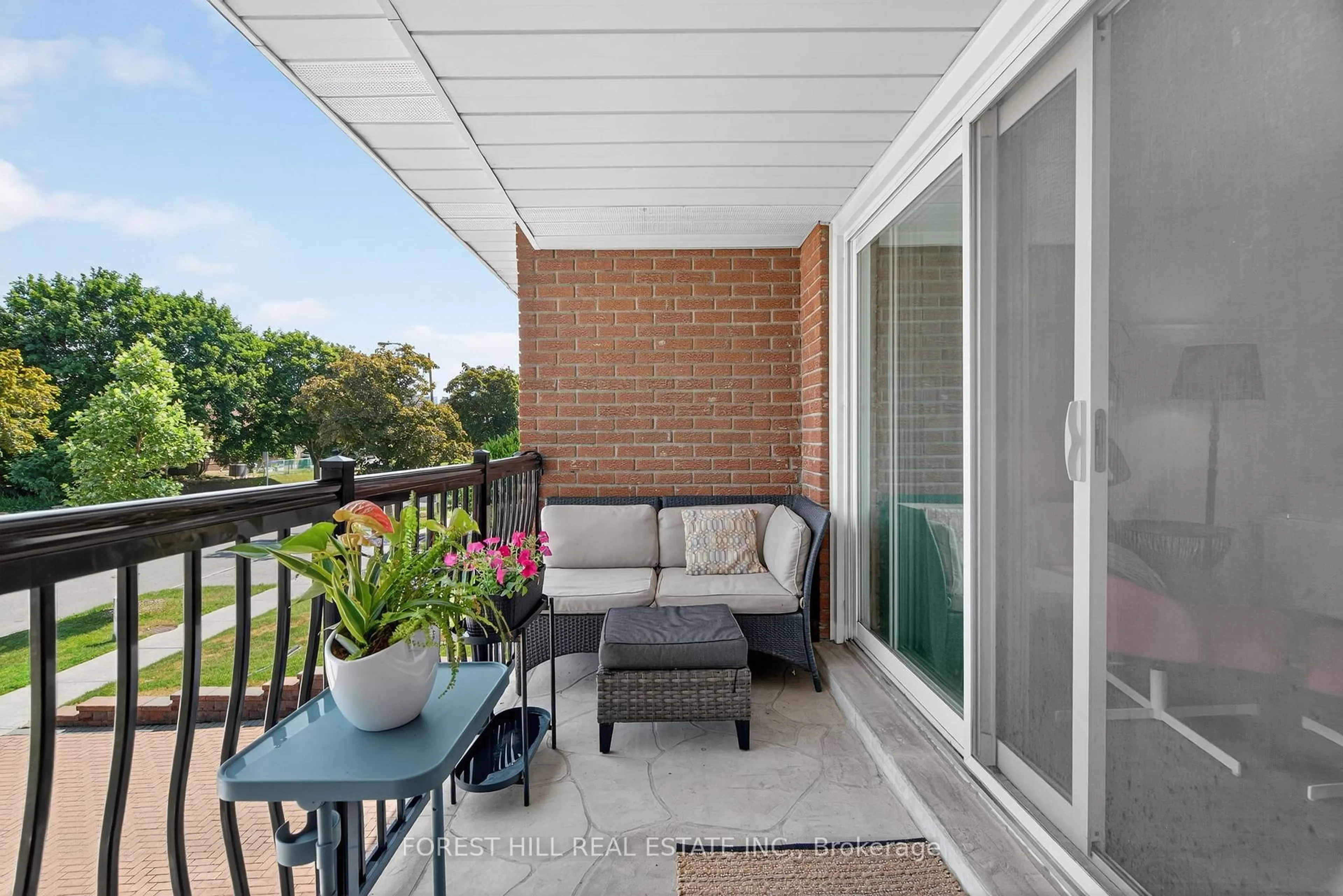 Patio, water/lake/river/ocean view for 27 Hickorynut Dr, Toronto Ontario M2J 4W6