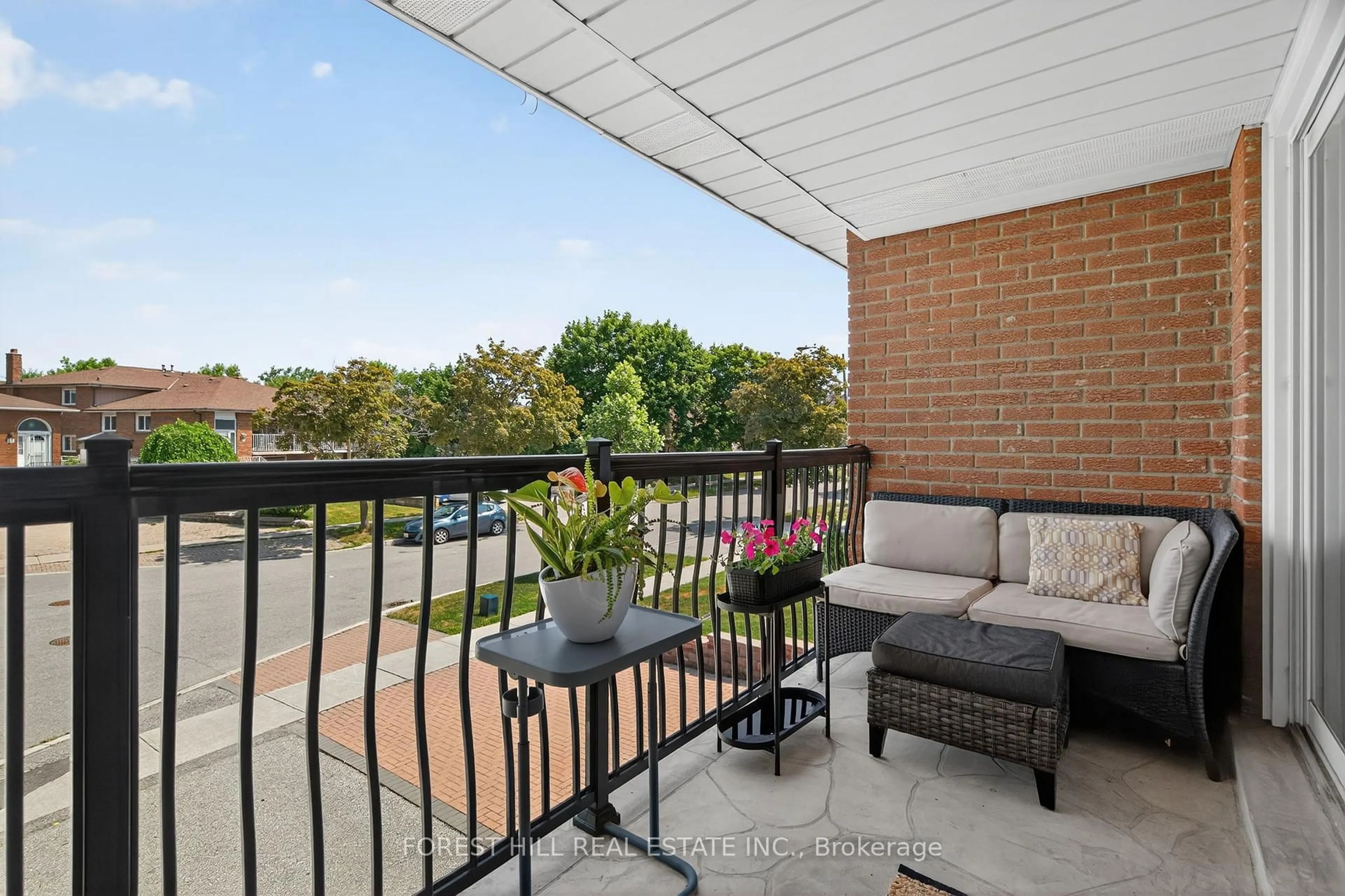 Patio, water/lake/river/ocean view for 27 Hickorynut Dr, Toronto Ontario M2J 4W6