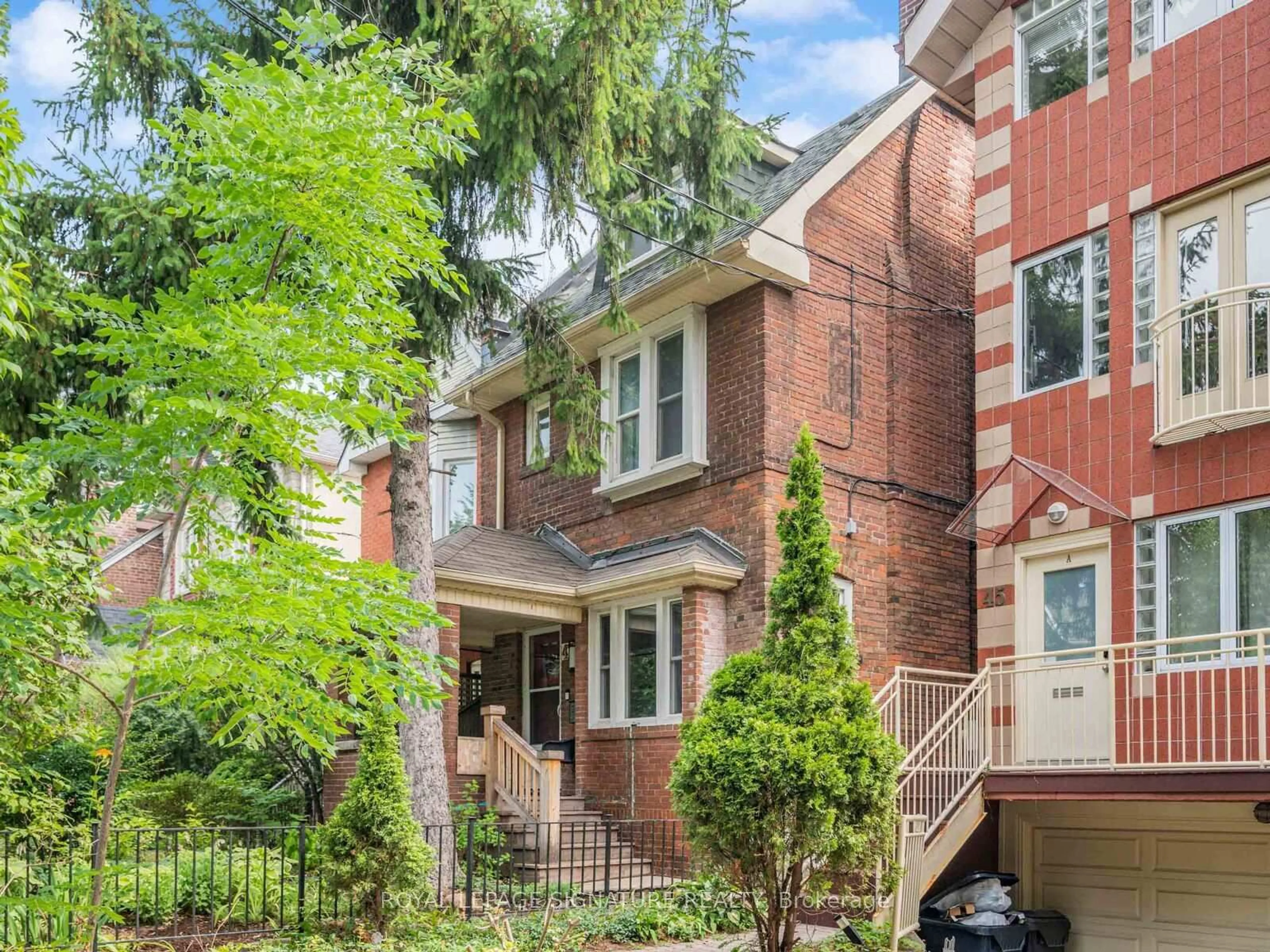 Home with brick exterior material, street for 47 Arlington Ave, Toronto Ontario M6G 3K9