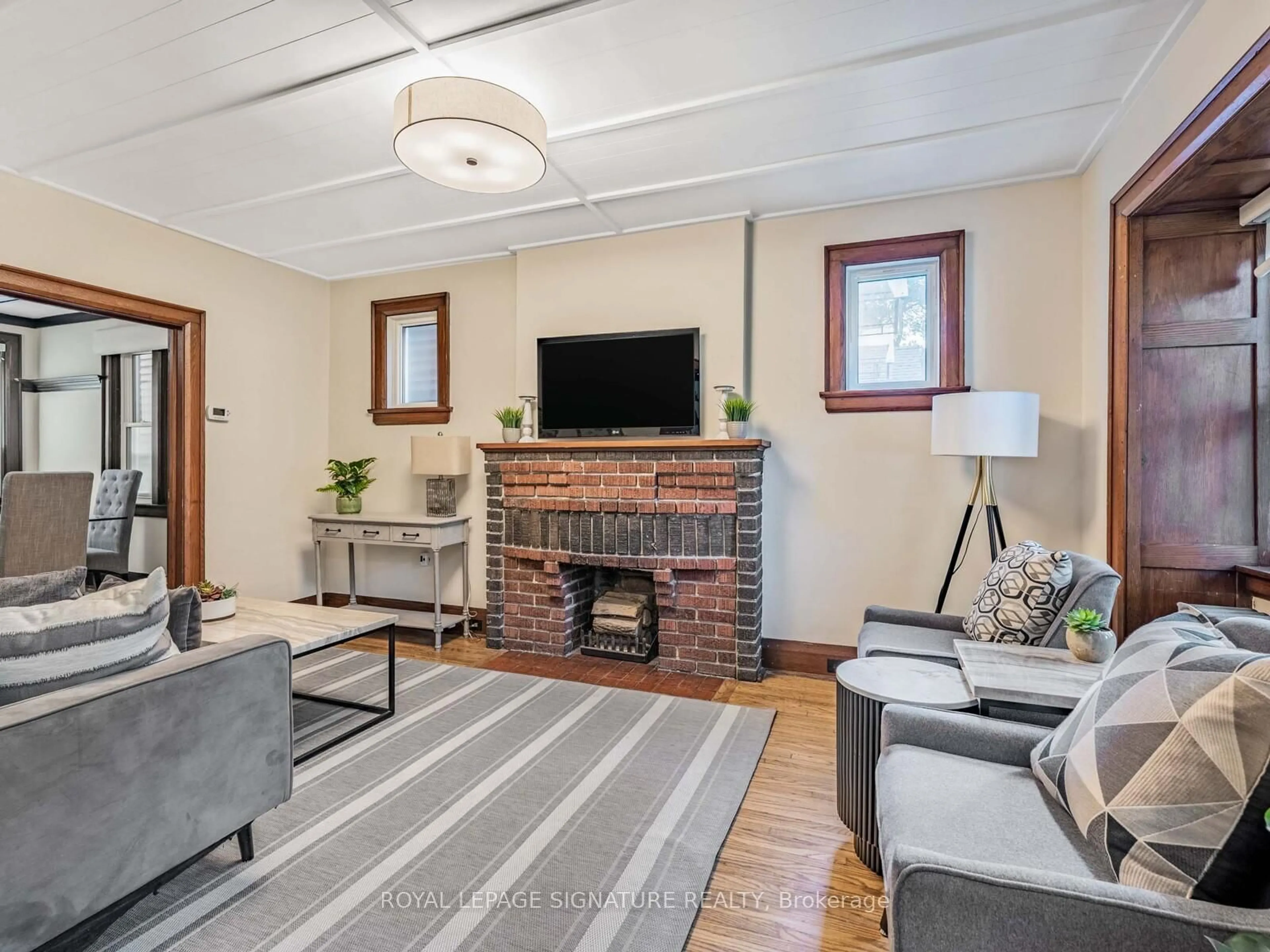 Living room with furniture, unknown for 47 Arlington Ave, Toronto Ontario M6G 3K9